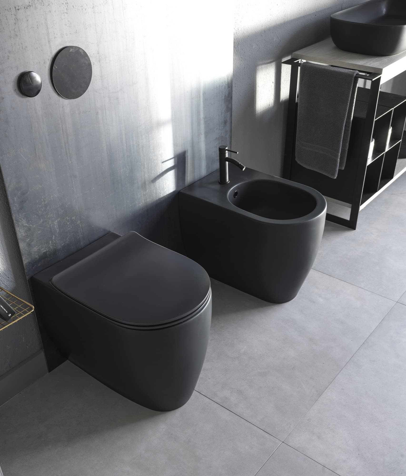Scarabeo Ceramiche
COLORS
Floor mounted ceramic toilet