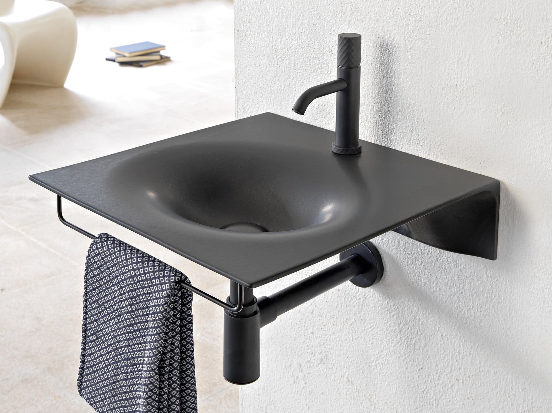 Scarabeo Ceramiche
VEIL
Wall-mounted ceramic washbasin with towel rail