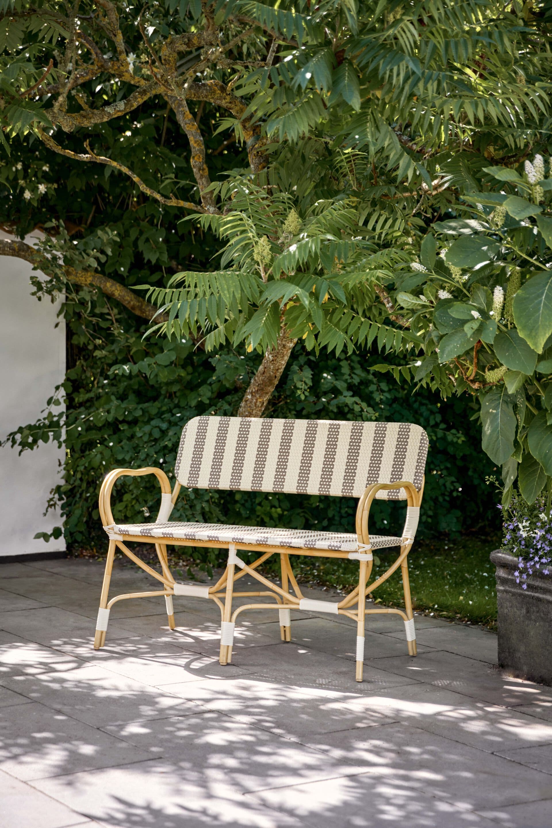 Sika Design
BISTRO
Rattan and ArtFibre® bench with back