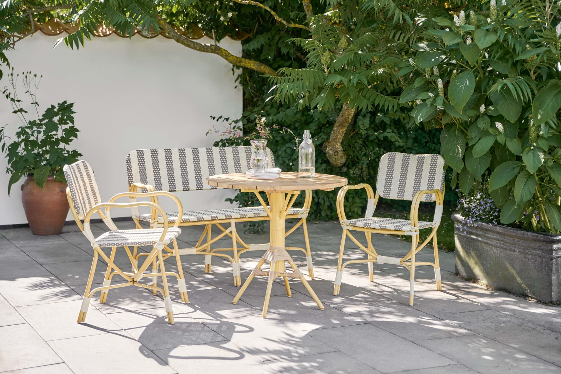 Sika Design
BISTRO
Rattan and ArtFibre® chair with armrests