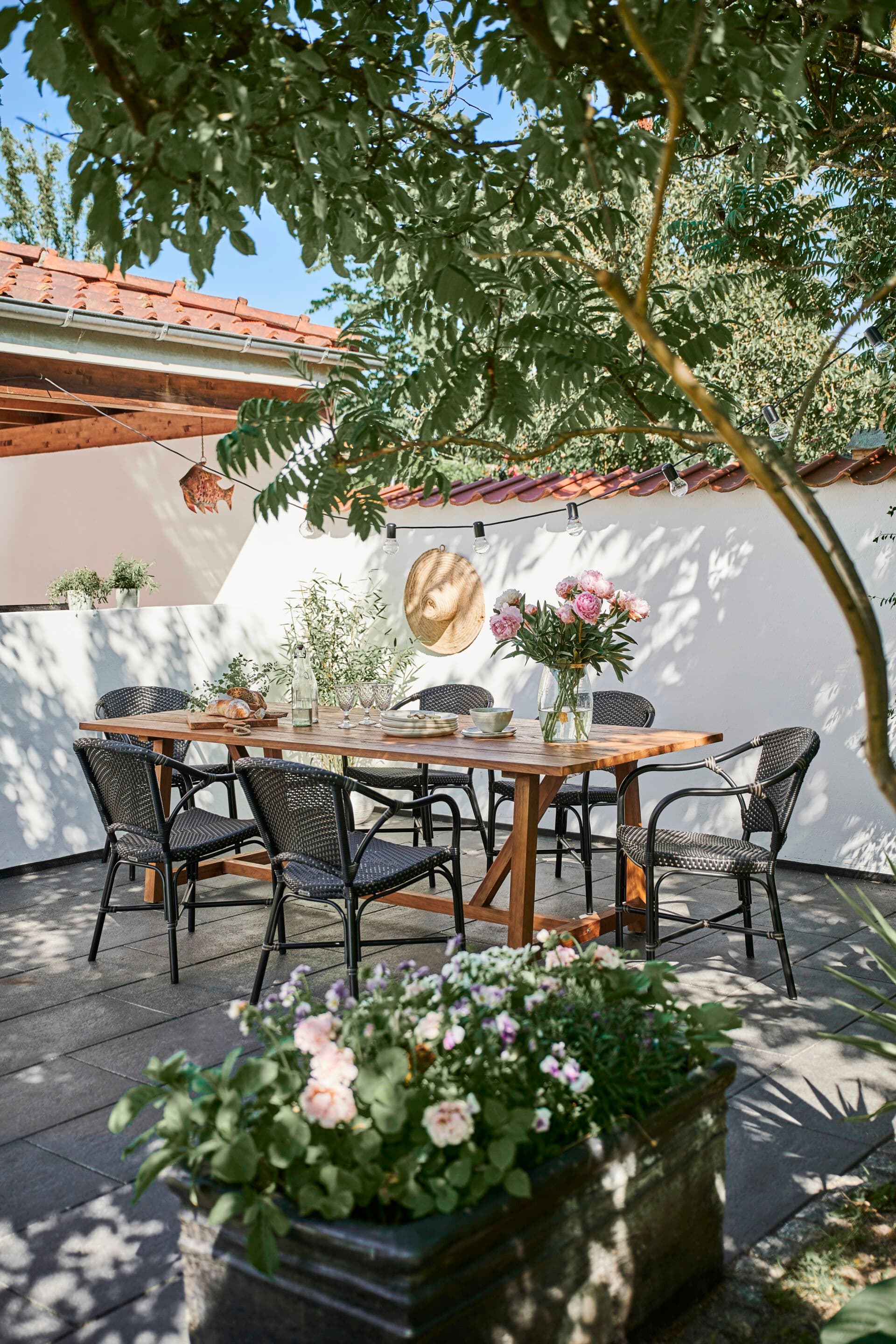Sika Design
VALERIE
Stackable aluminium and ArtFibre garden chair