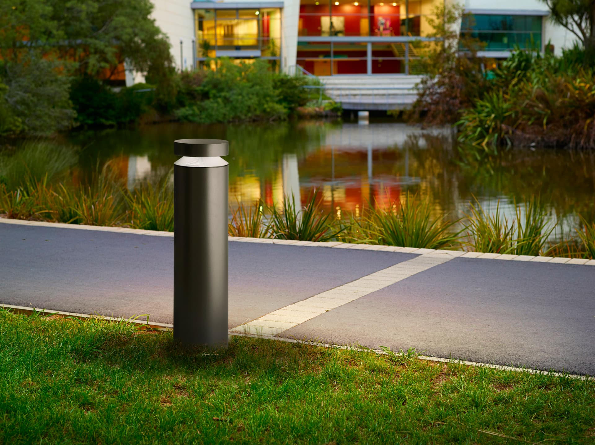 SIMES
TONIGHT
LED bollard light