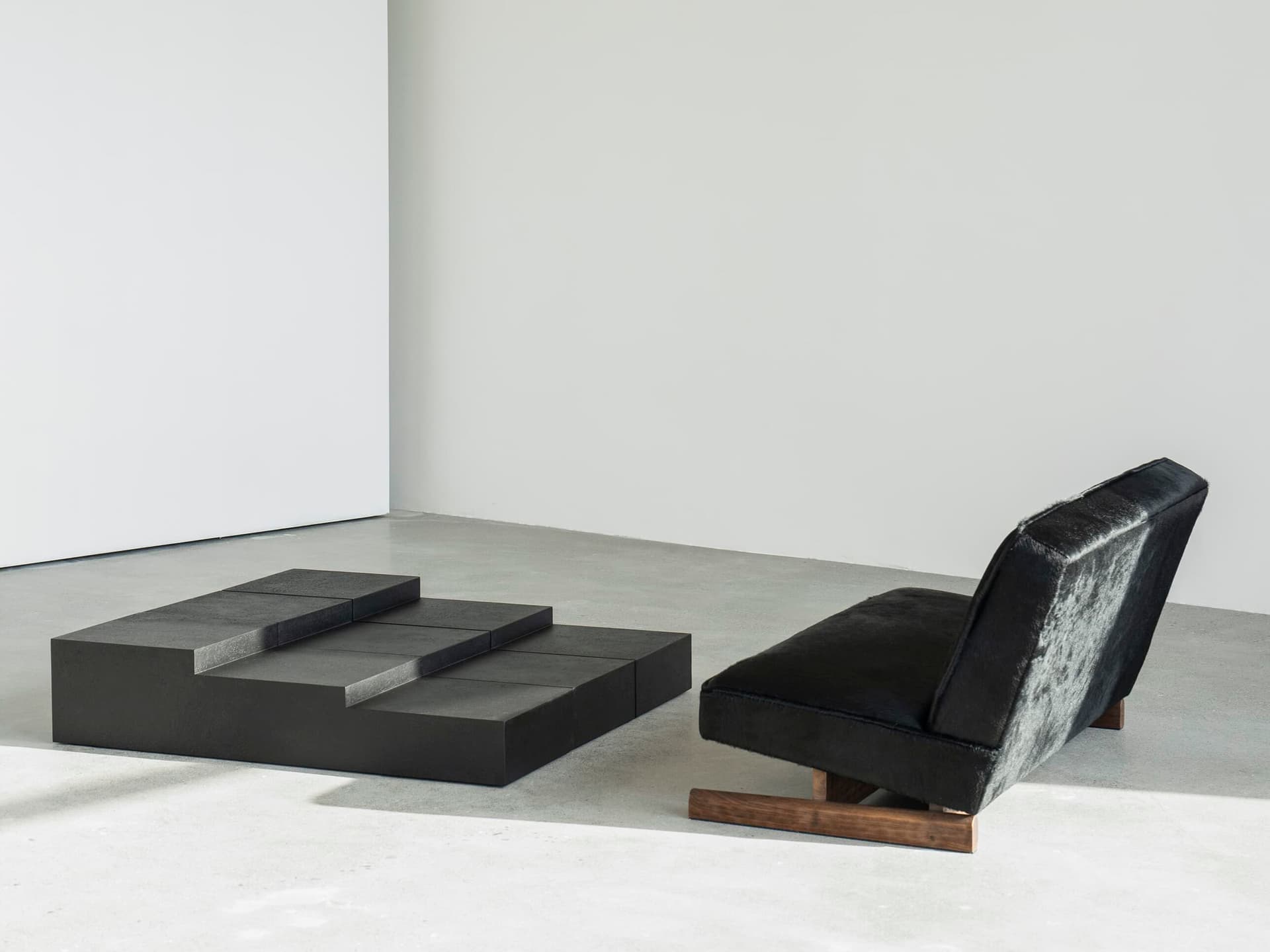 Singchan Design
THEWALL #14
Low metal central coffee table