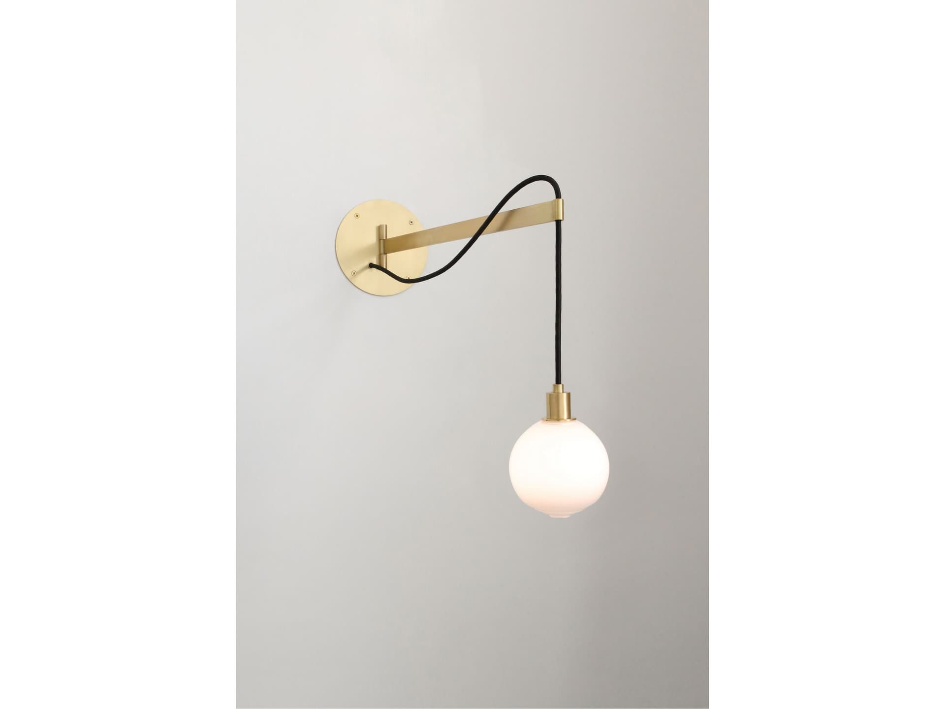 SkLO
DRAPE ARM 1
Adjustable blown glass wall lamp