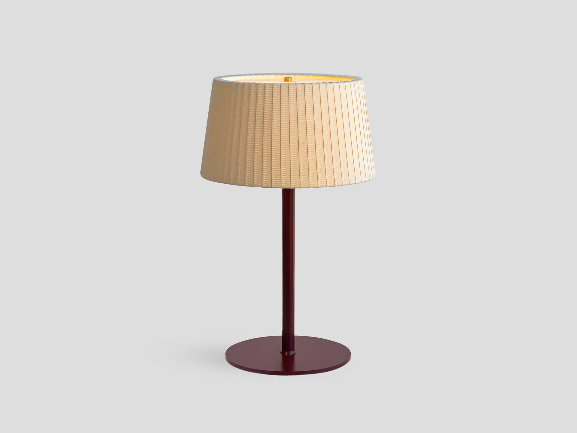 Soli Workshop
ESENTA 35
Fabric table lamp with metal base