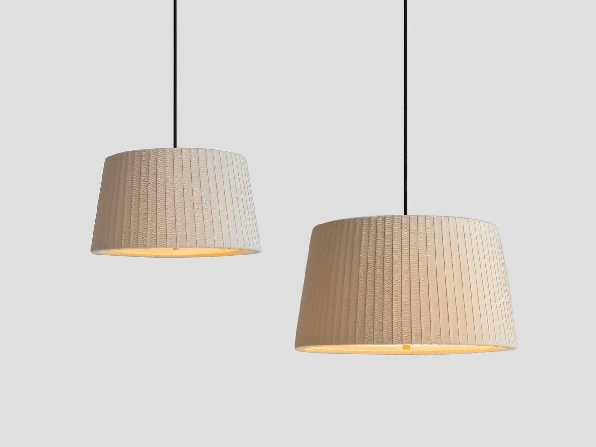 Soli Workshop
ESENTA 45
Fabric pendant lamp