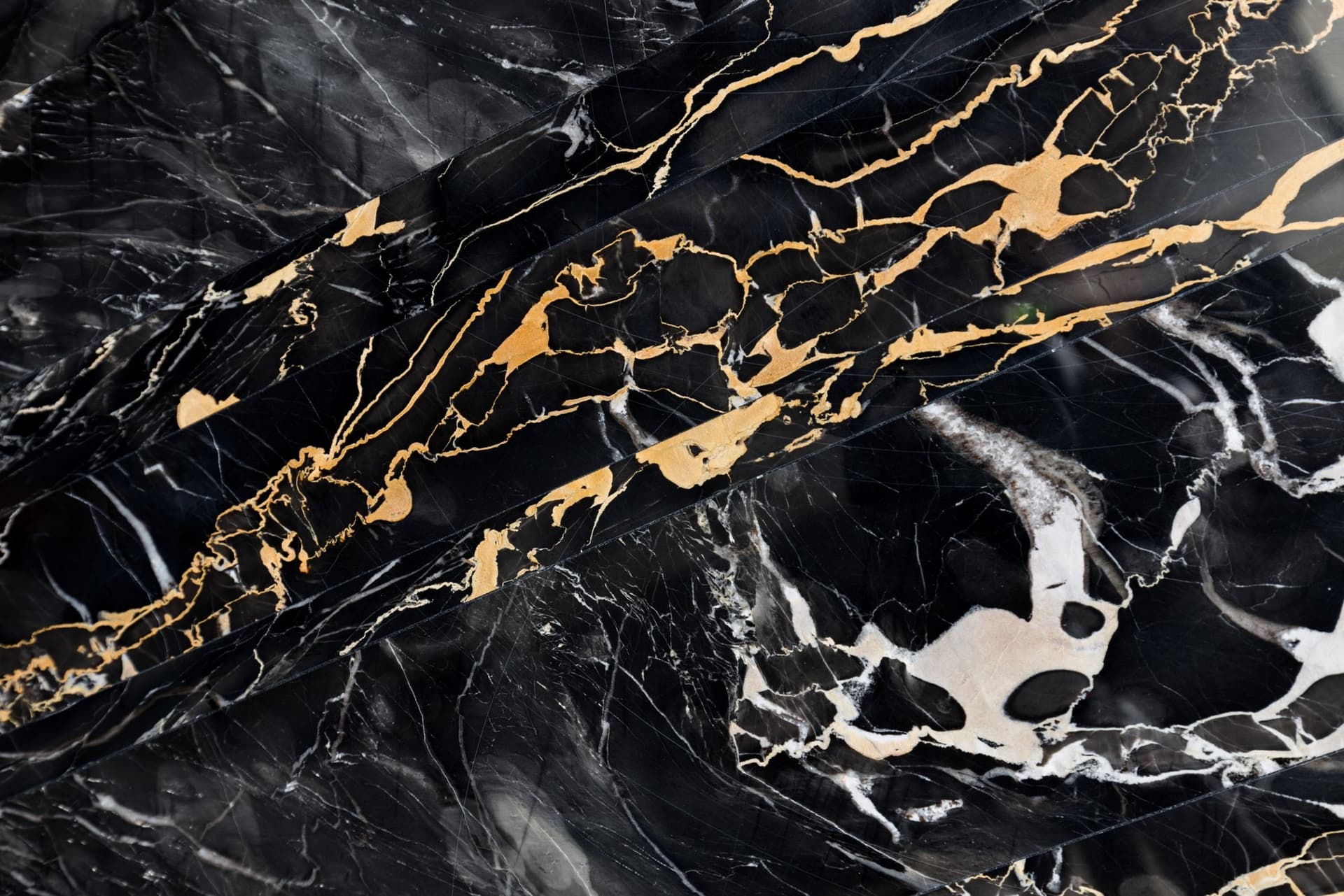 Stonethica
PORTORO
Ecological Portoro marble wall/floor tiles