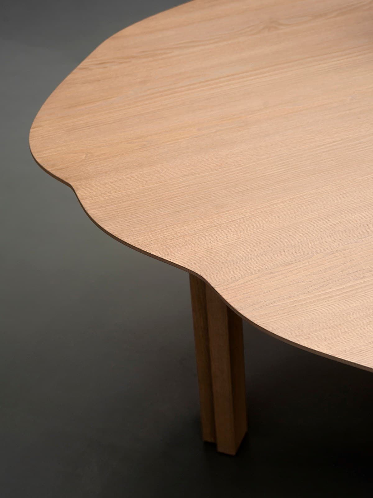 Tacchini
PARKER
Oak living room table