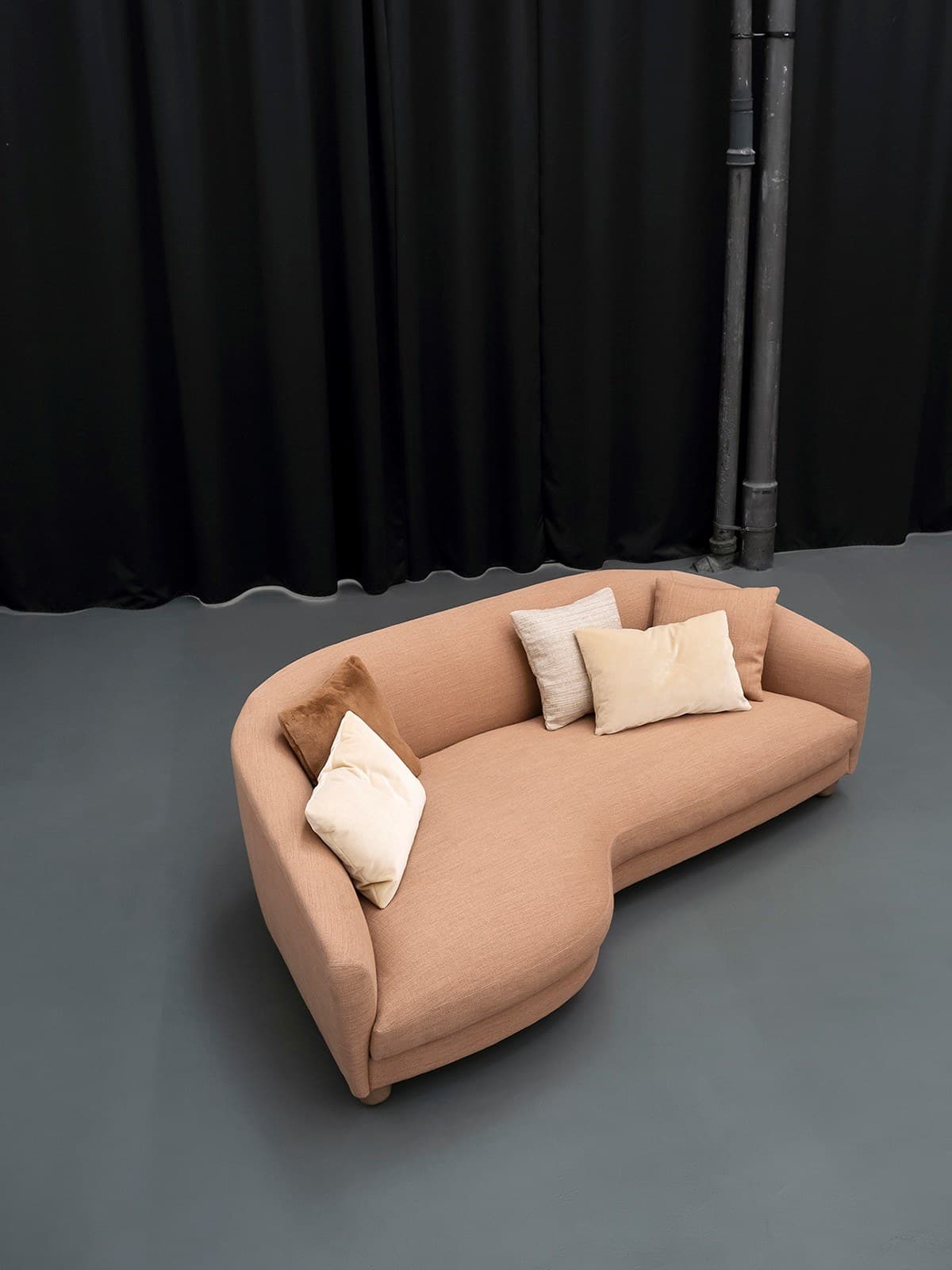Tacchini
ROMA NUVOLA
3 seater fabric sofa with chaise longue