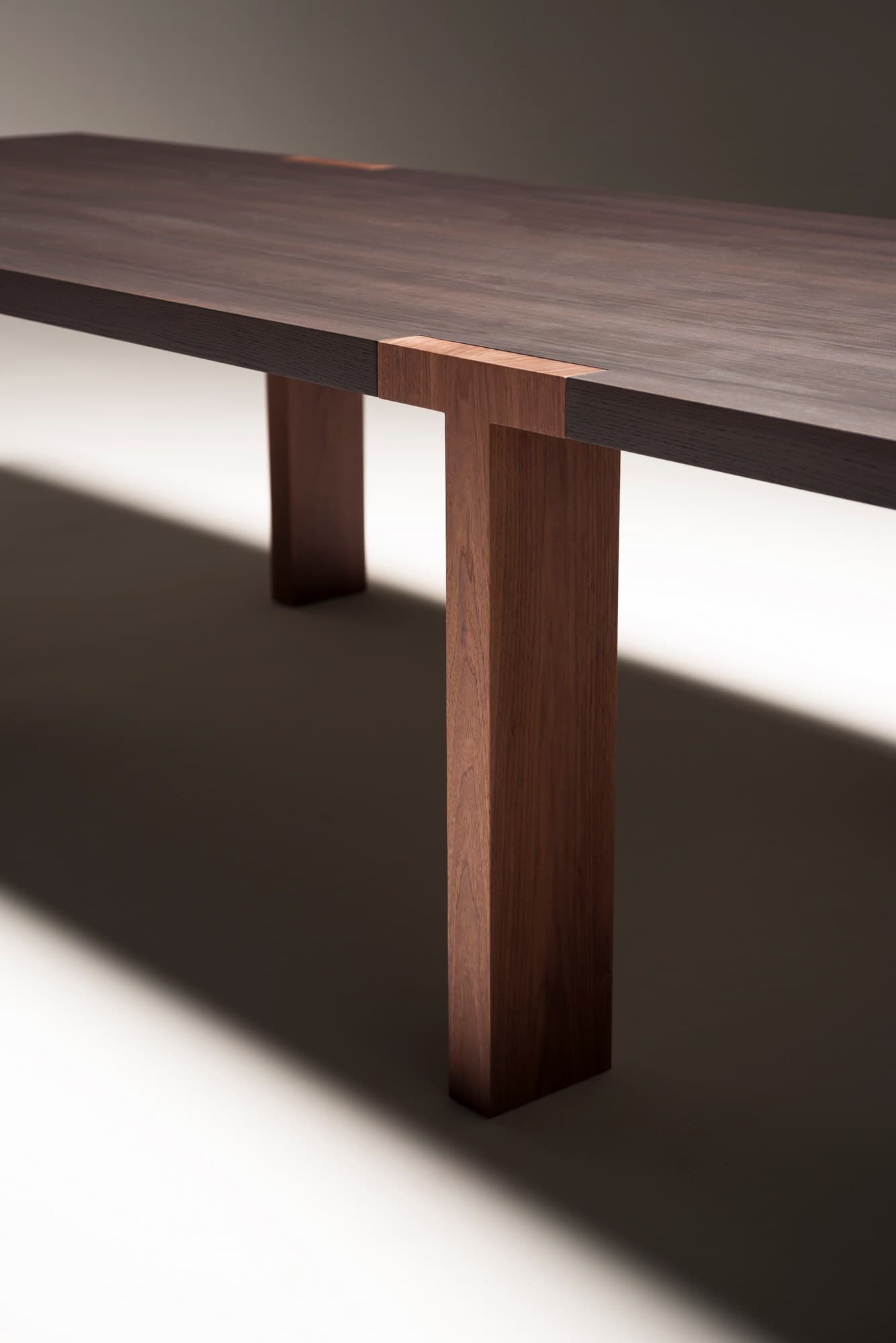 Tacchini
T–TABLE
Rectangular oak table