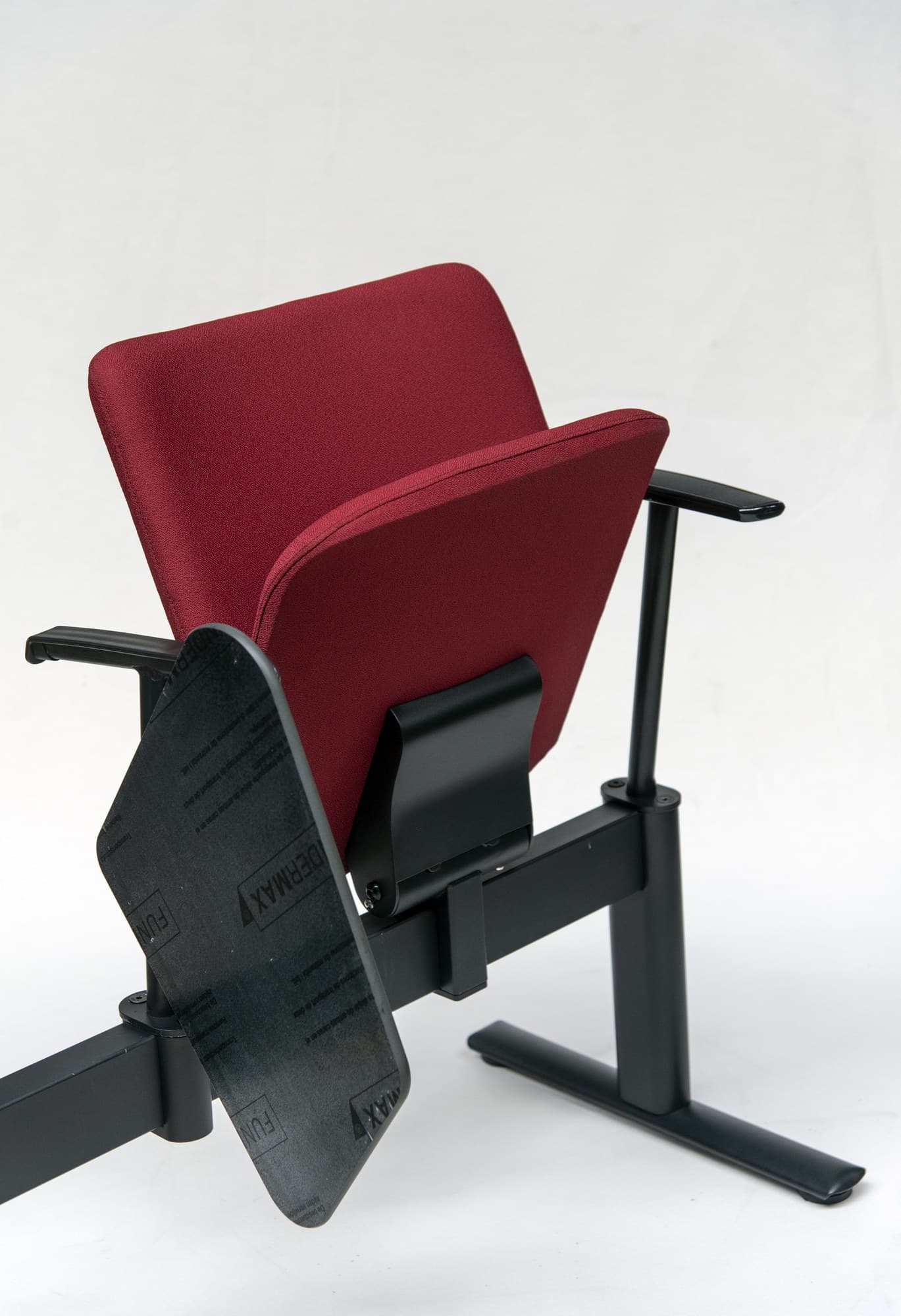 TALIN
SIGMA A171
Fabric beam seating with writing tablet