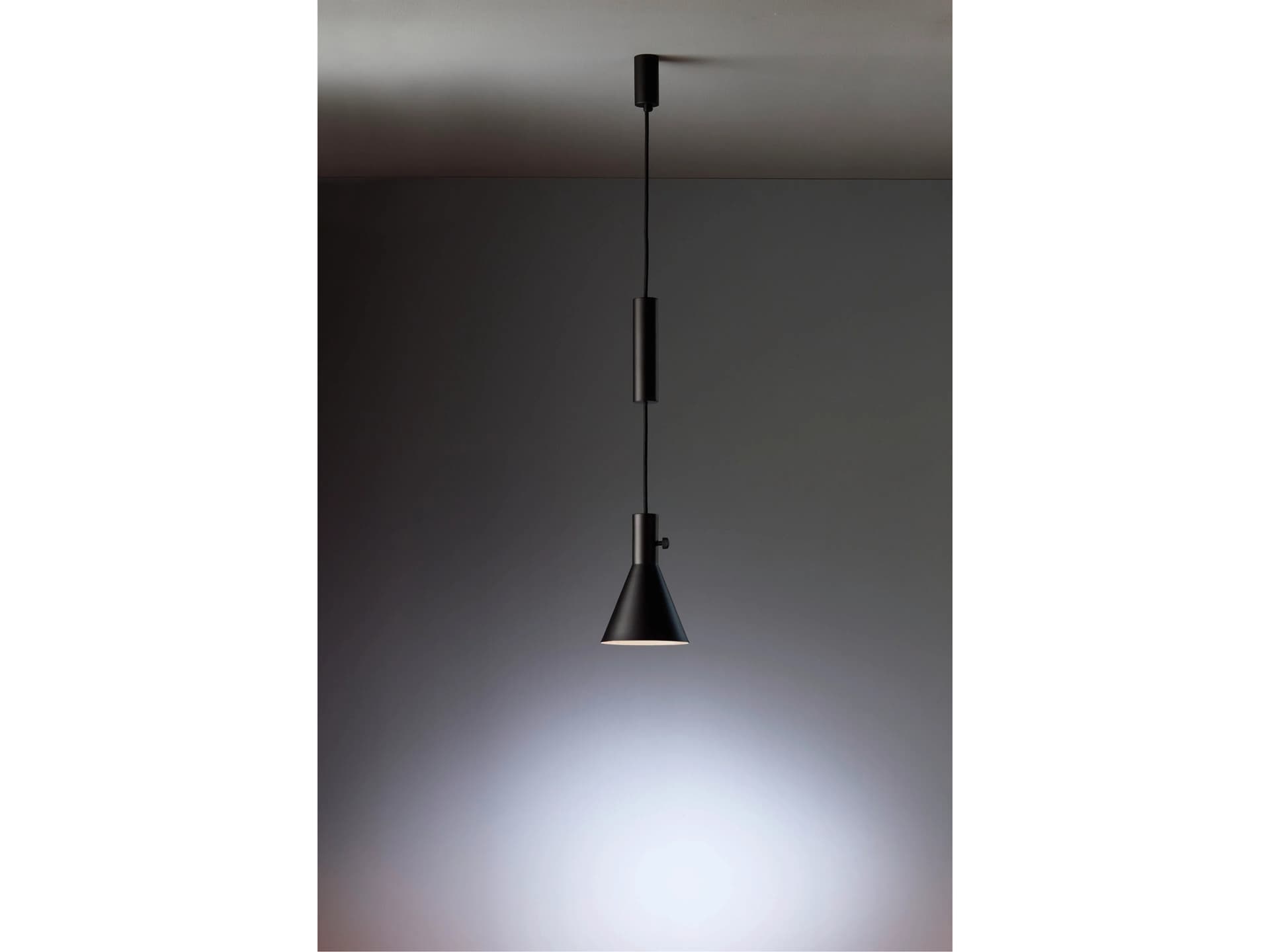 TECNOLUMEN®
ELEU
LED metal pendant lamp