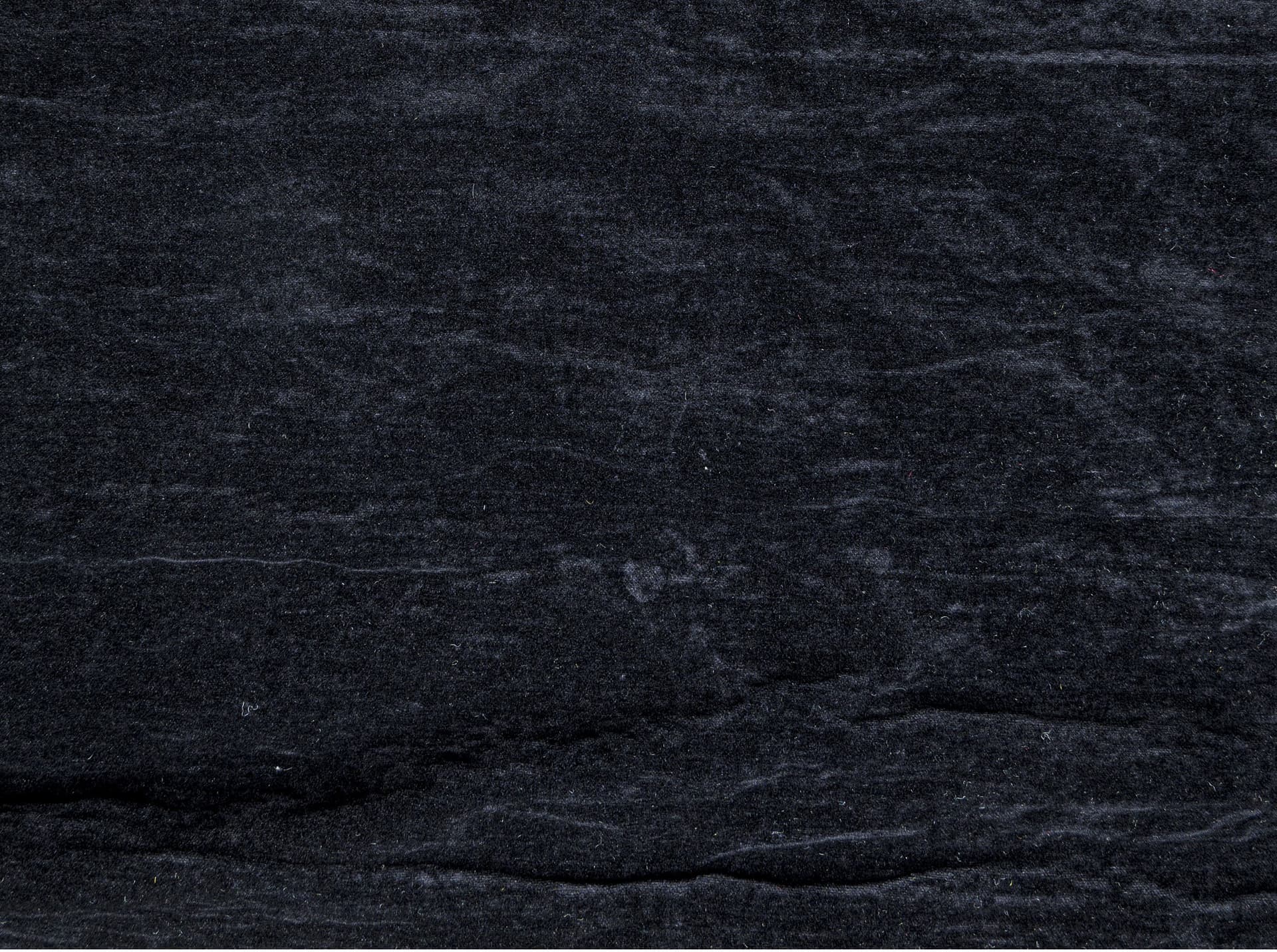 The House of Lyria
CARMENTE
Solid-color cotton fabric