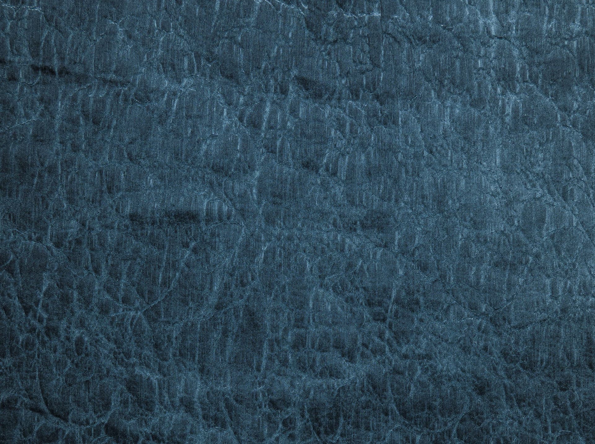 The House of Lyria
CELENO
Solid-color linen, polyamide and elastane fabric
