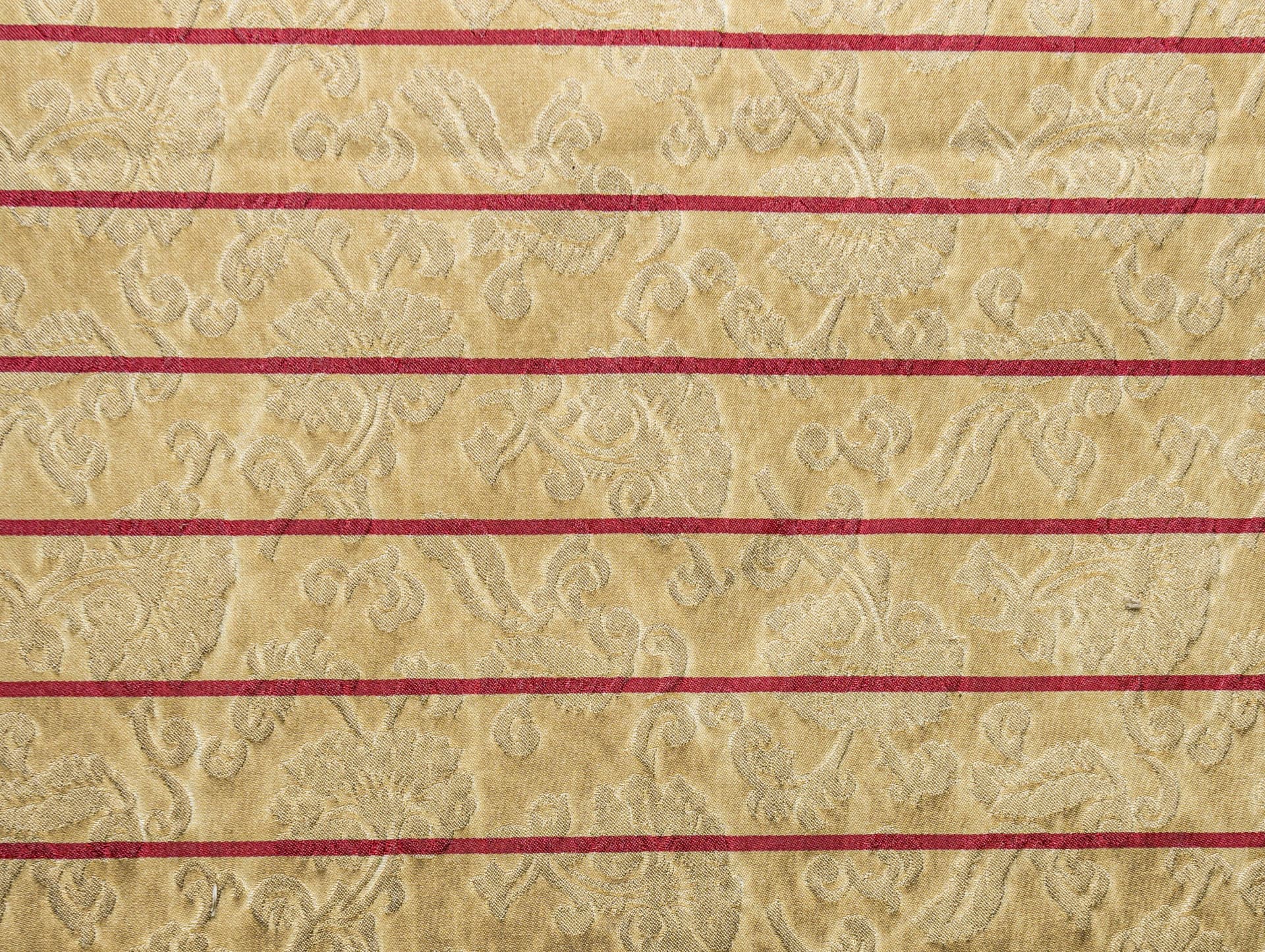 The House of Lyria
CERCIDA
Striped jacquard cotton and cupro fabric