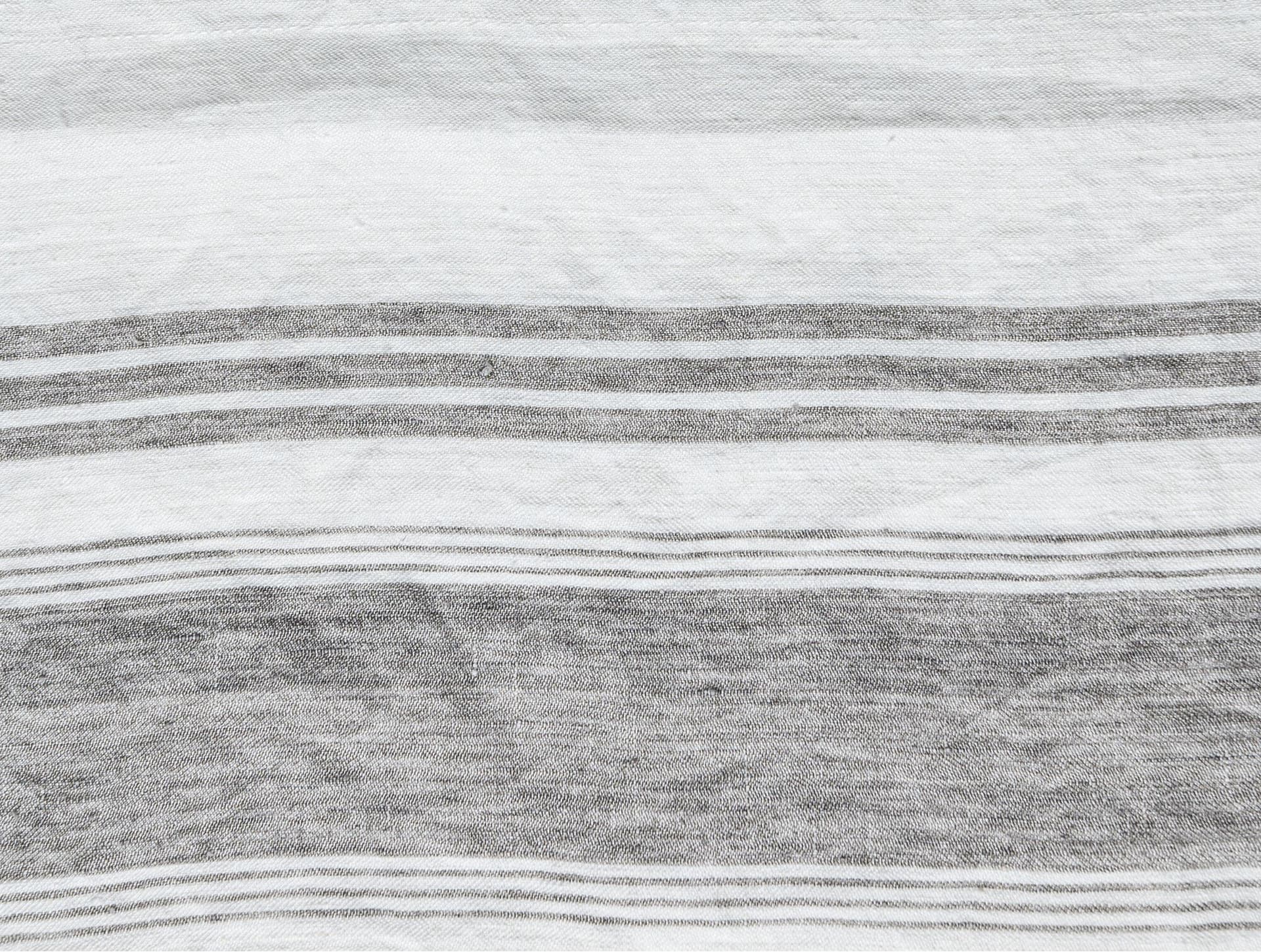 The House of Lyria
FEMIO
Striped linen fabric