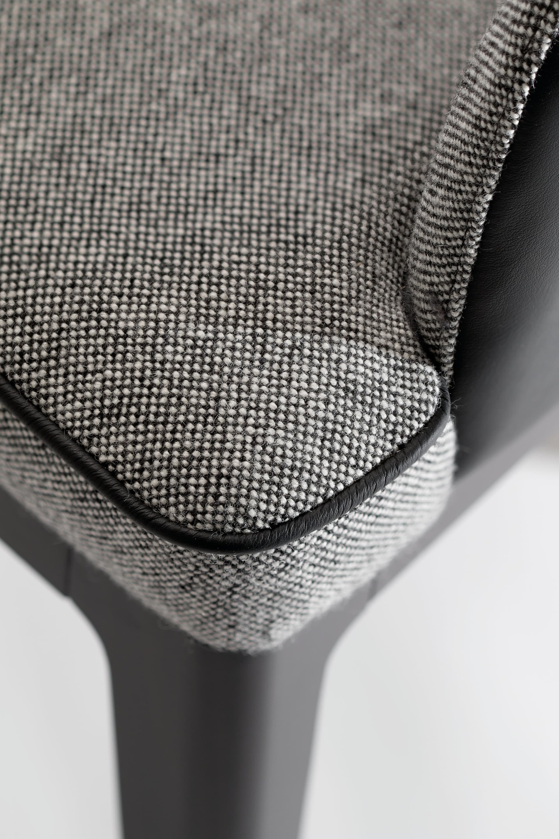 Tirolo
ASTON
Fabric easy chair with armrests