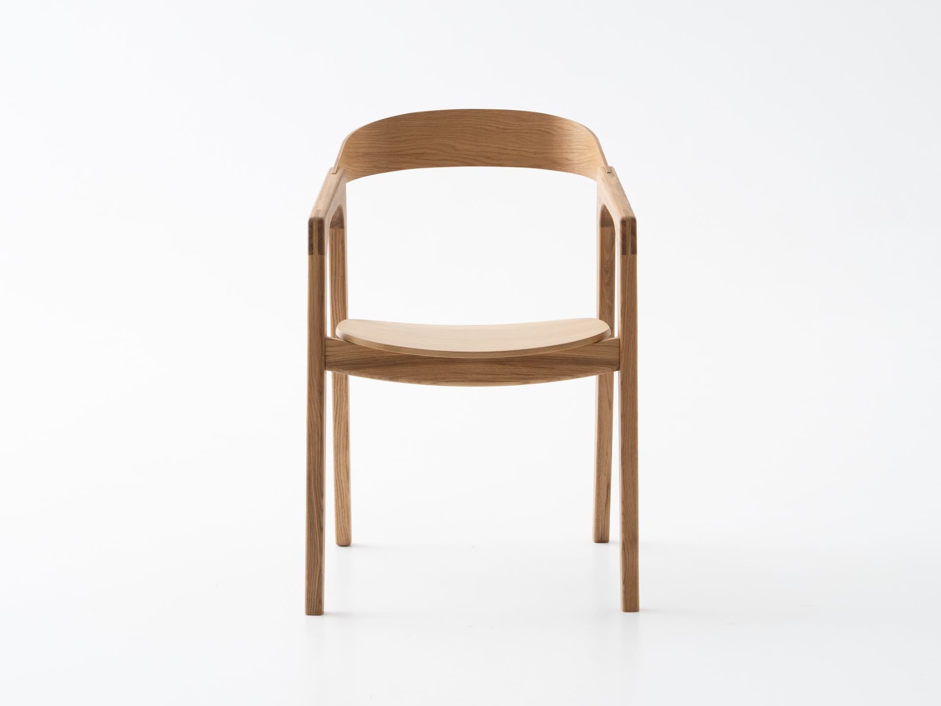 Tivoli
BRANDO
Solid wood chair with armrests