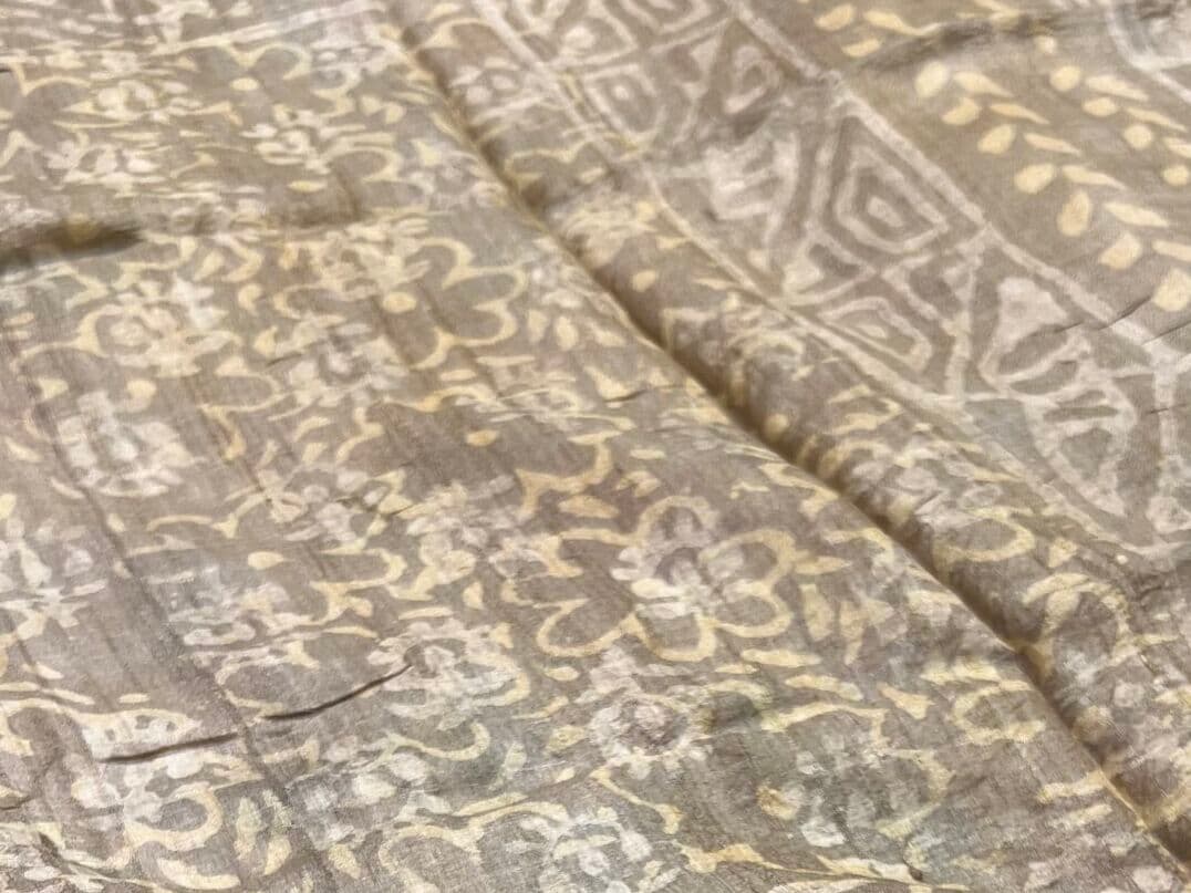 Tohora
BEIGE TUSSAR SILK FLOWER
Handmade silk fabric