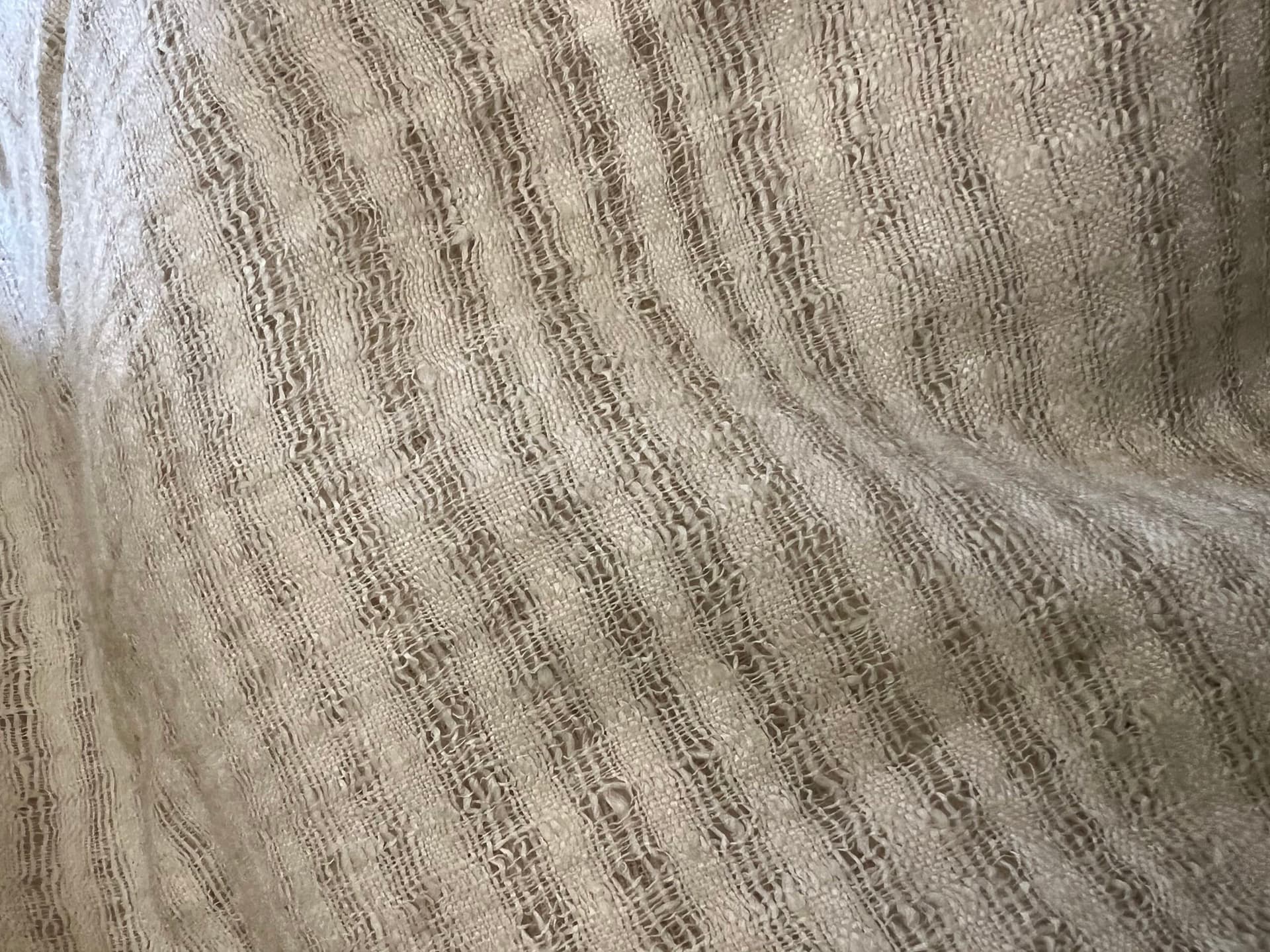 Tohora
CREAMY AIRY ERI SILK
Handmade silk fabric