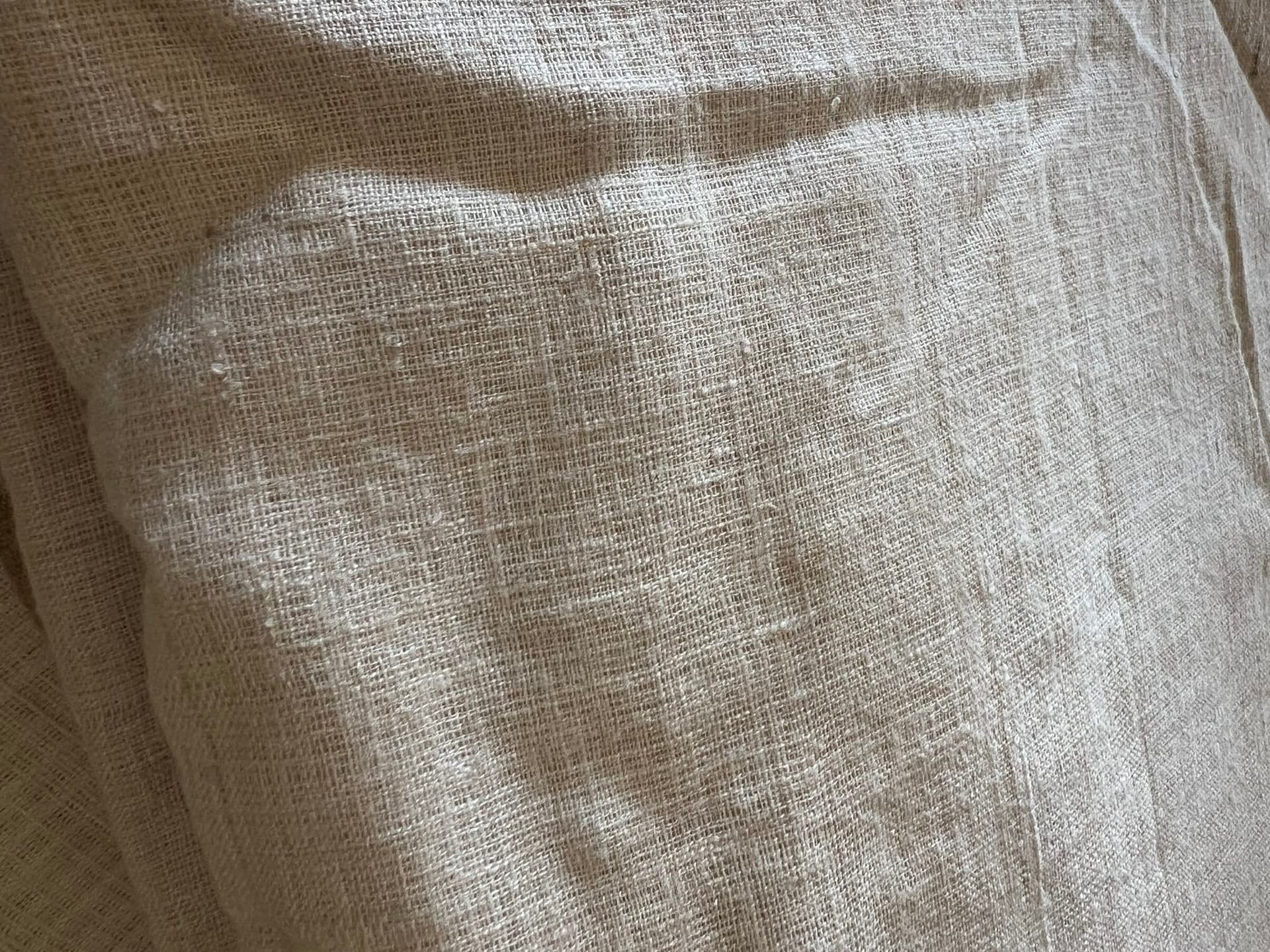 Tohora
NATURAL CREAMY ERI SILK
Solid-color handmade silk fabric