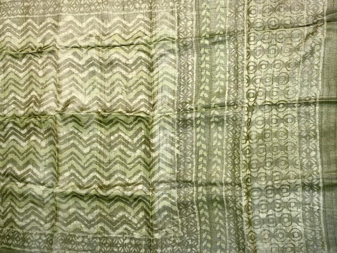 Tohora
WAVE TUSSAR SILK GREEN
Handmade silk fabric