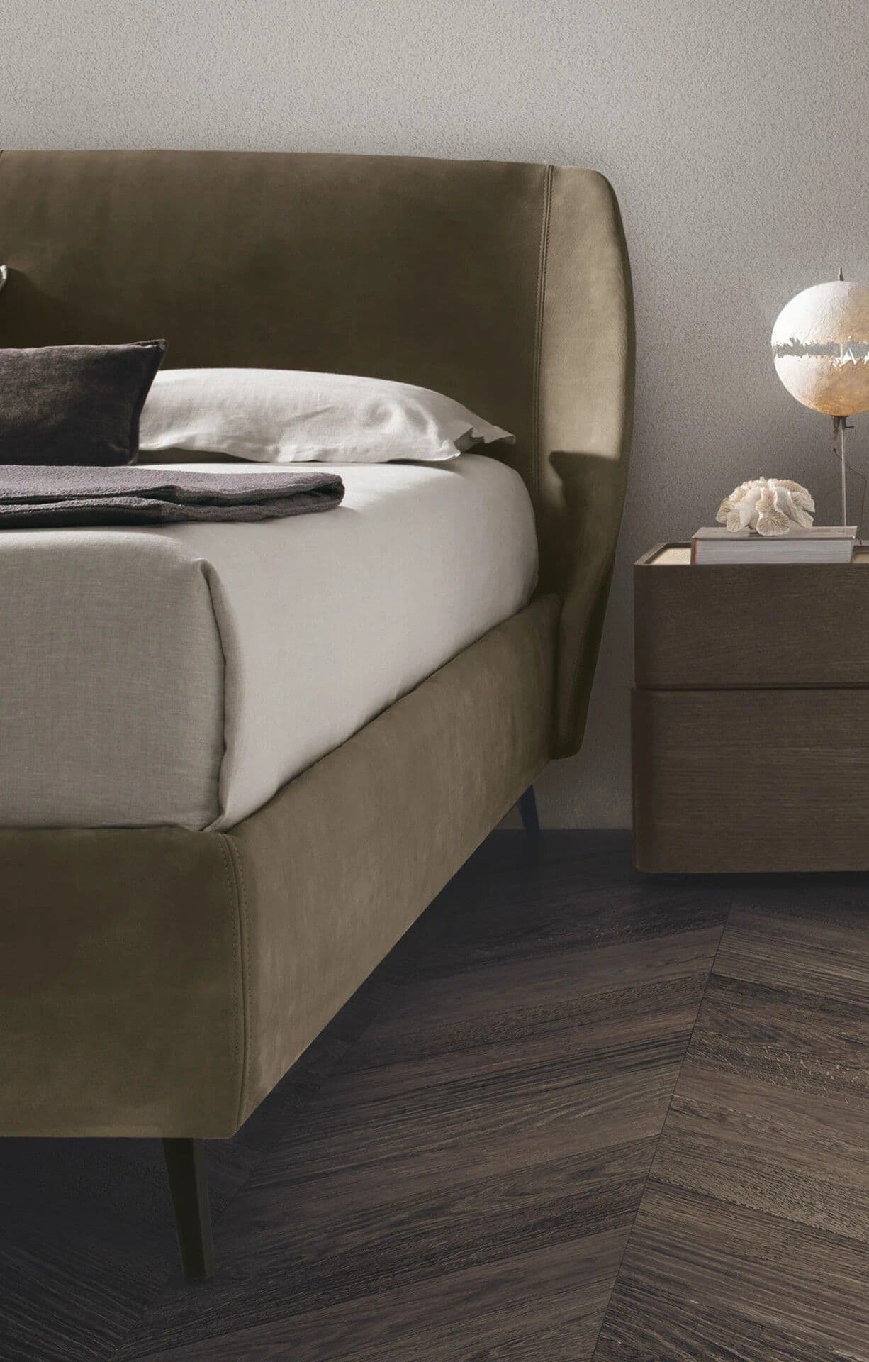 Tomasella
ALTEA
Leather double bed