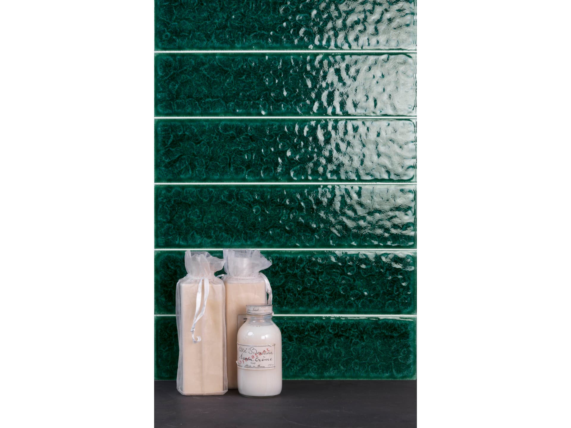 Tonalite
MICRONESIA
Glazed porcelain stoneware wall tiles