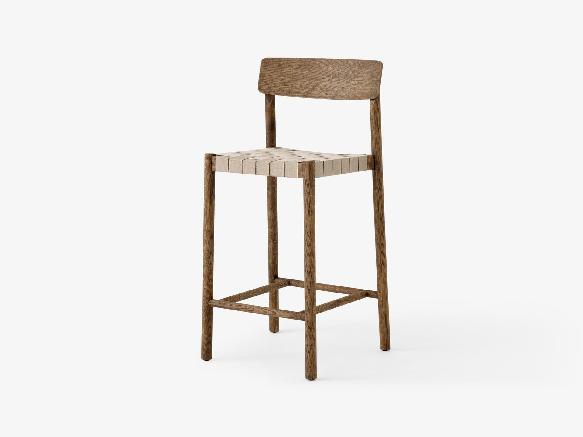 &Tradition
BETTY TK12
Solid wood counter stool with linen seat