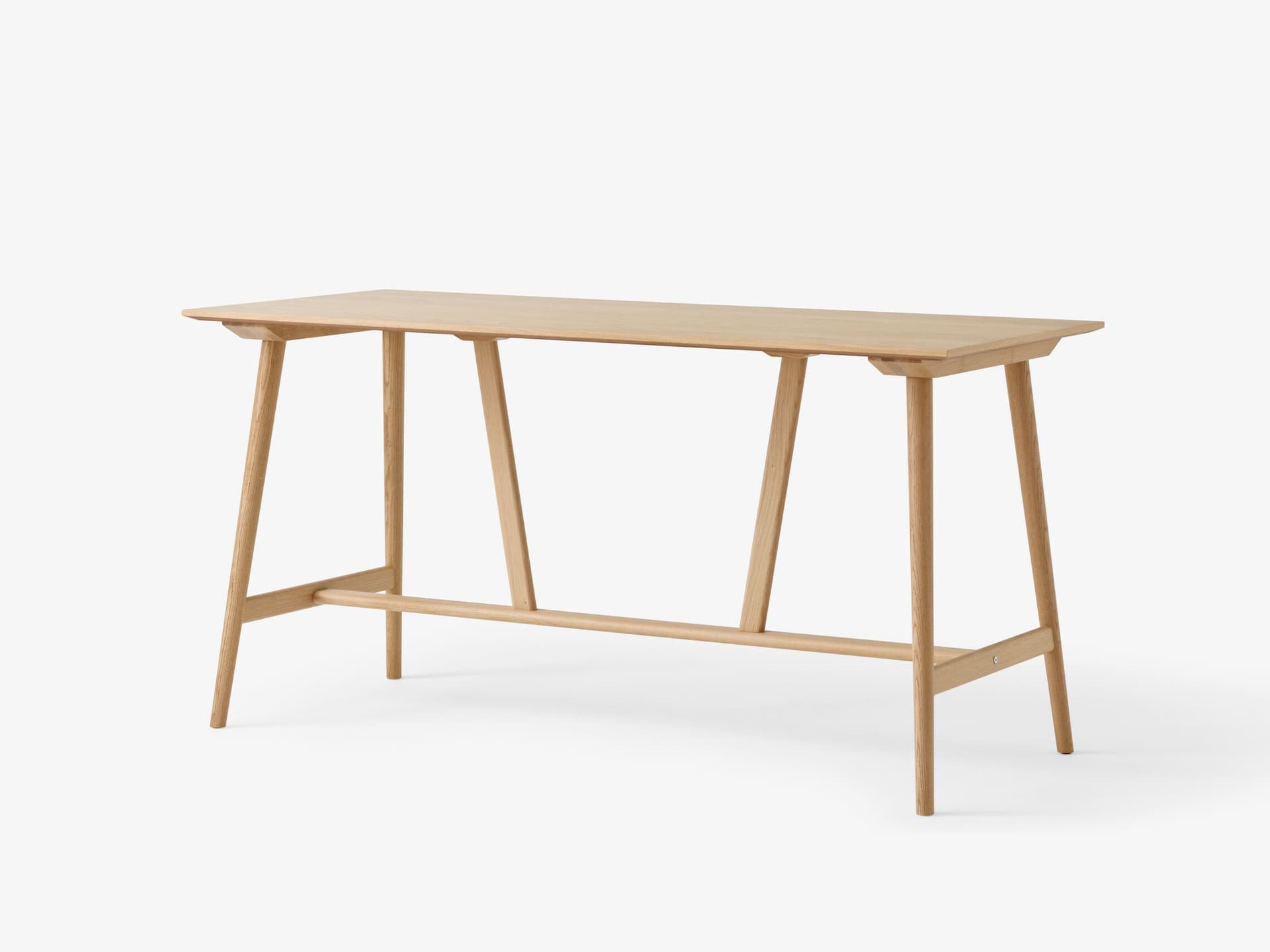 &Tradition
IN BETWEEN SK25-SK26-SK27-SK28
Rectangular solid wood high table