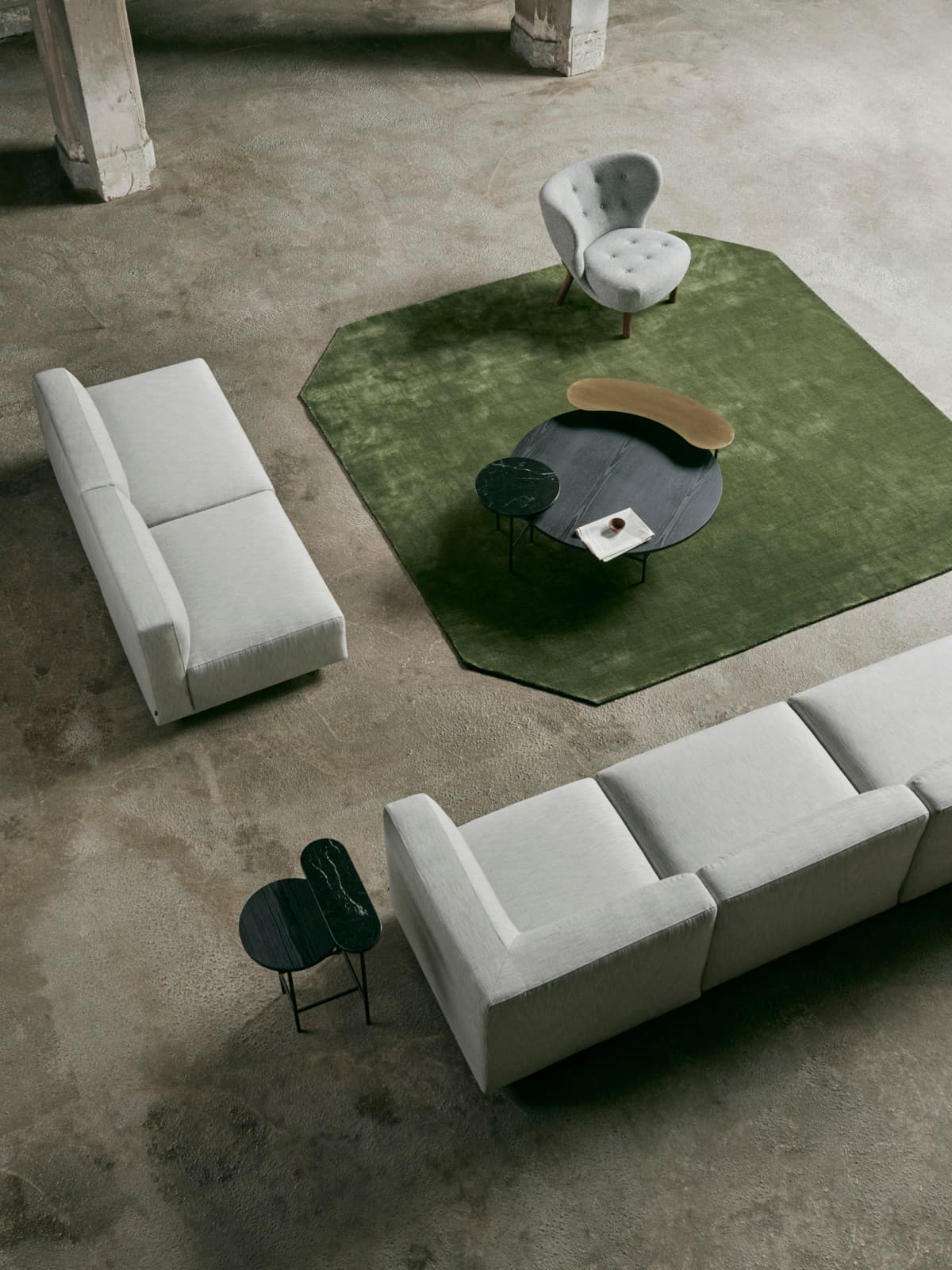 &Tradition
PALETTE JH25
Wooden coffee table with powder coated steel base
