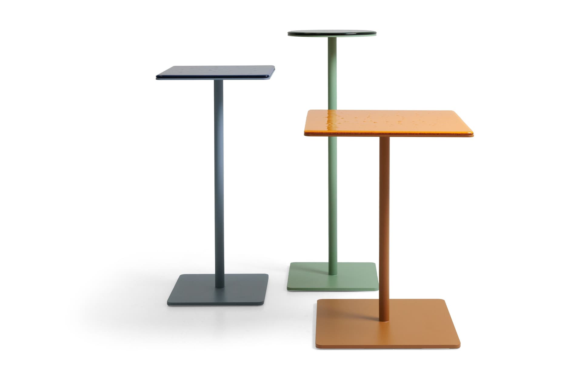 True Design
CREMINO
Square side table in steel and concrete