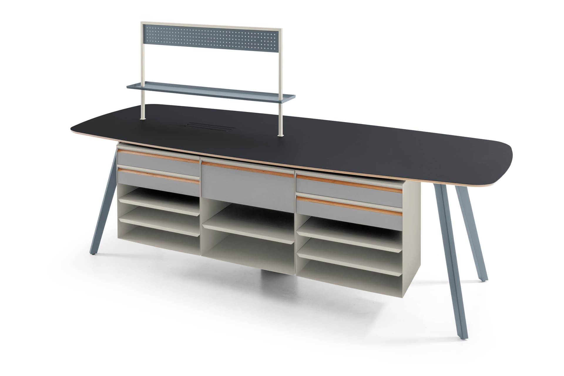 True Design
WING ATELIER
Wooden desk