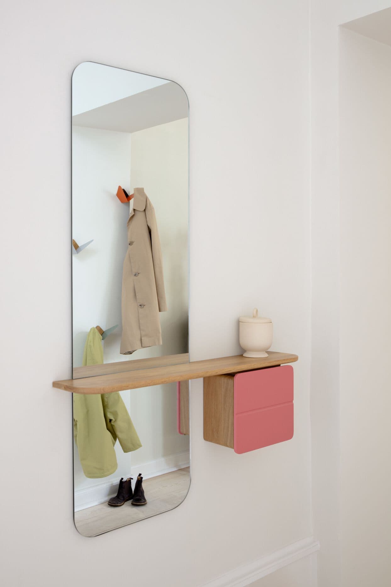 Umage
ONE MORE LOOK
Mirror / hallway unit