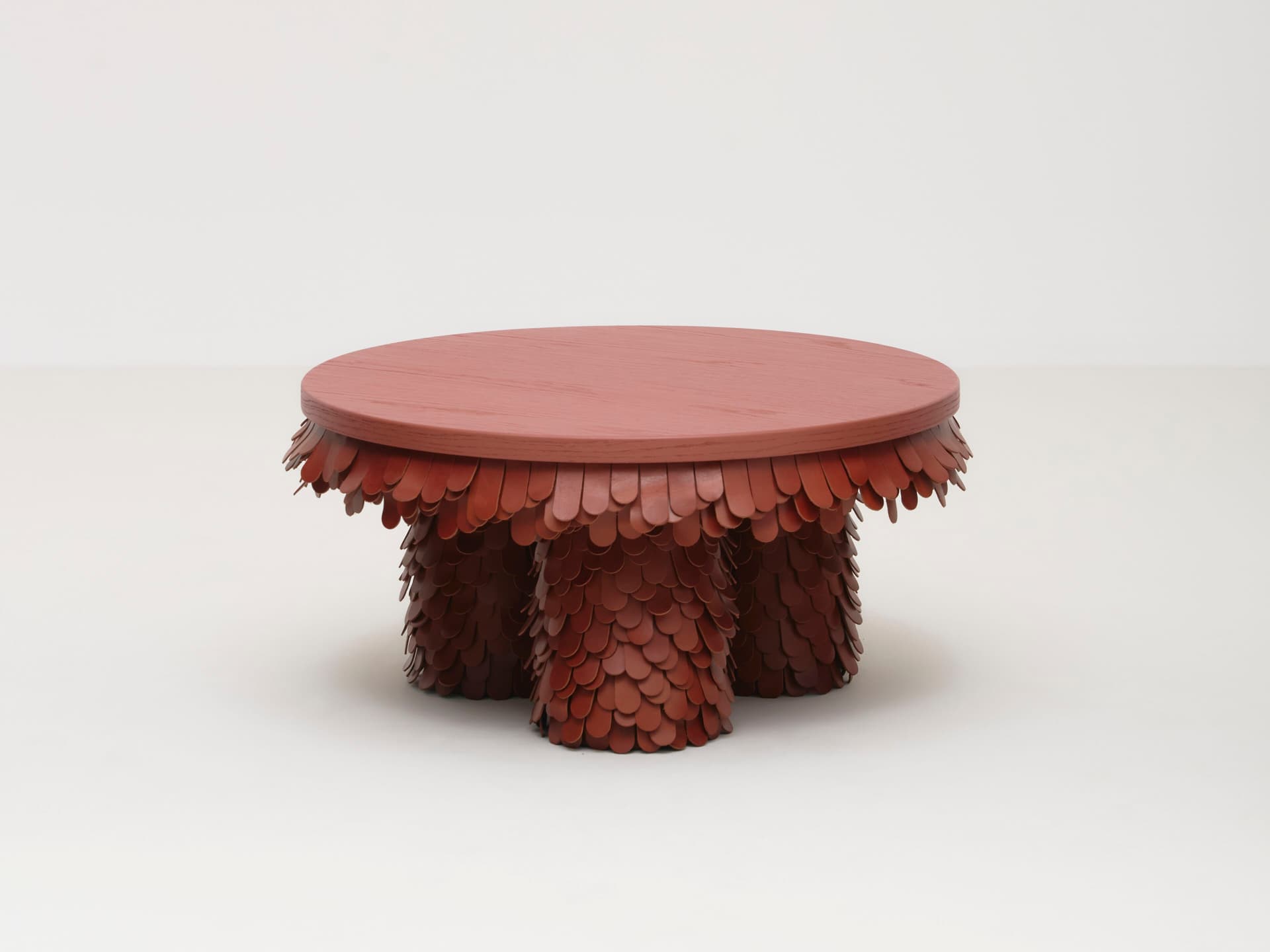 Uniqka
BETSY
Round leather and wood coffee table