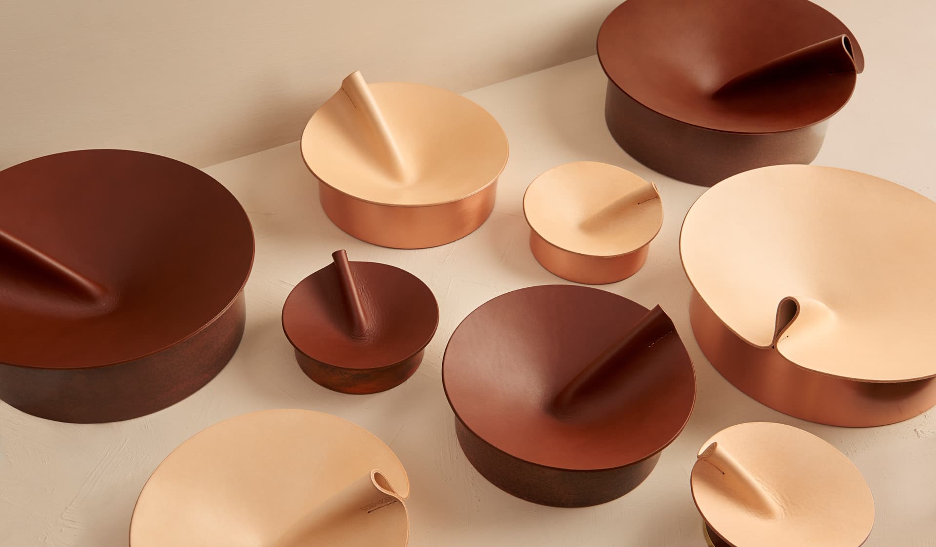 Uniqka
ROTONDA
Leather storage box