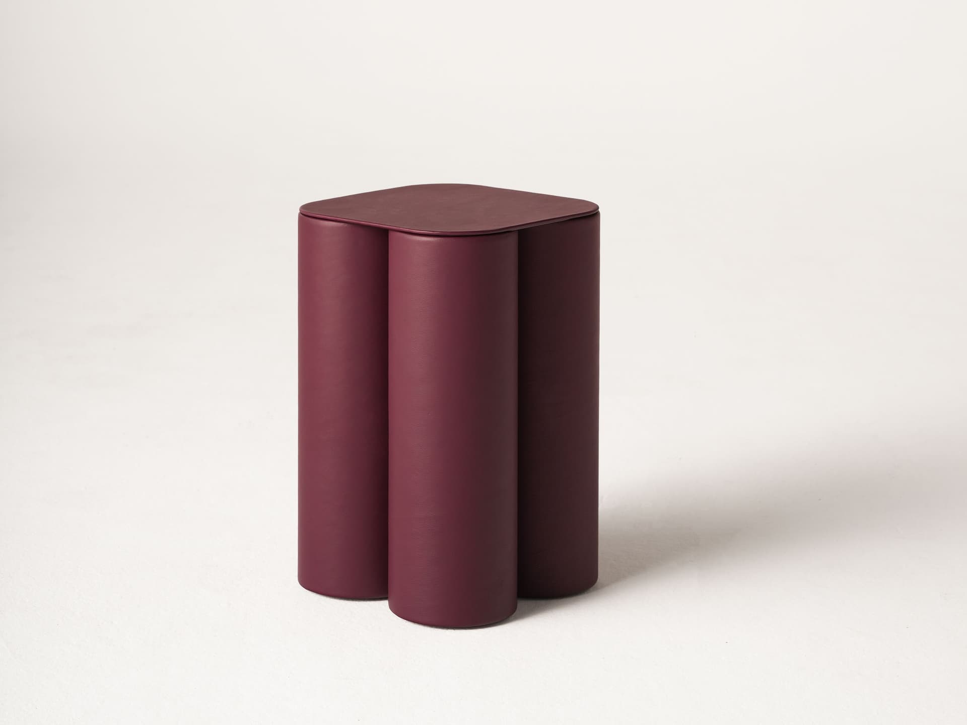 Uniqka
SILOS
Low leather coffee table