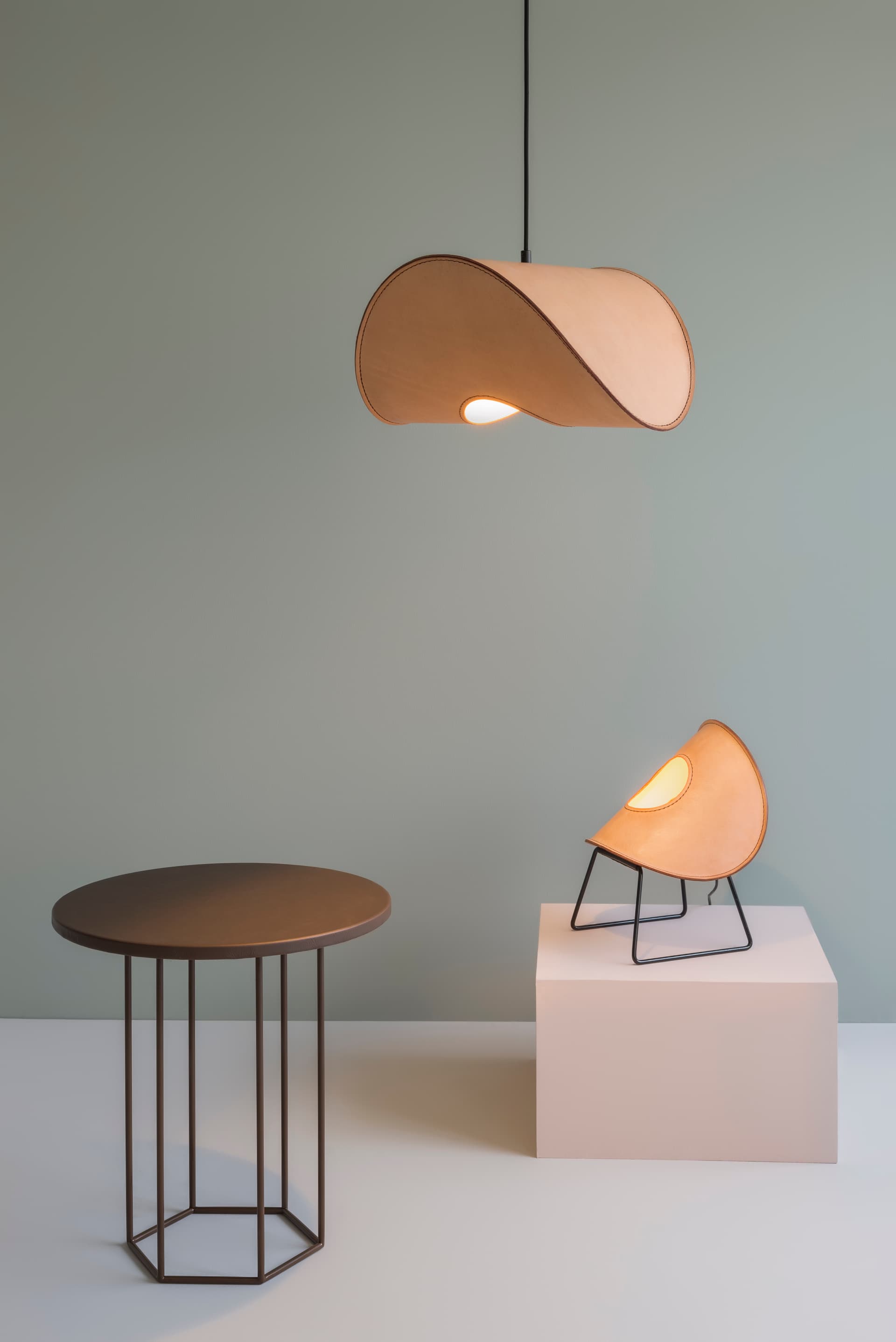 Uniqka
ZERO
Handmade leather pendant lamp