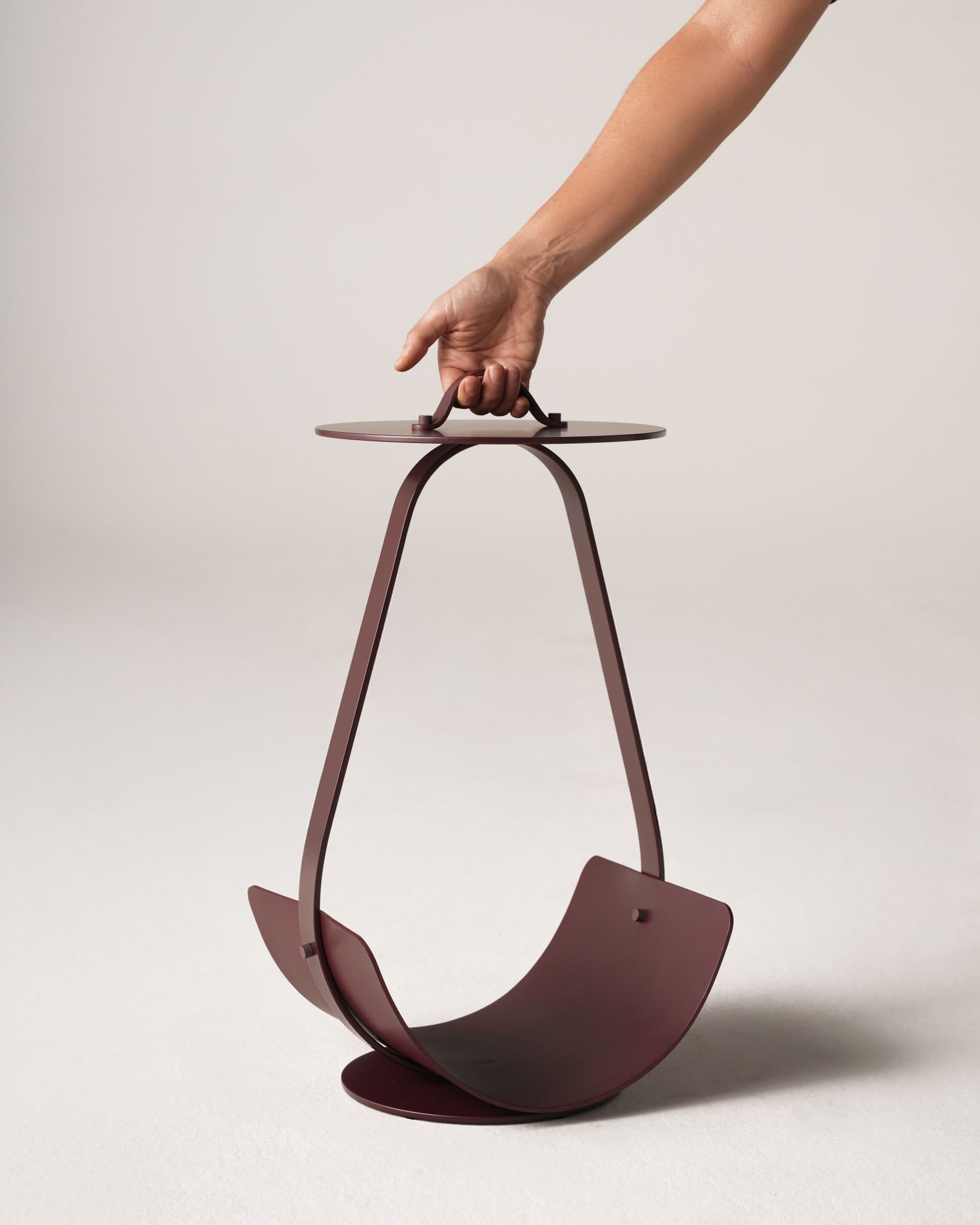 Uniqka
ZIN
Leather side table with integrated magazine rack