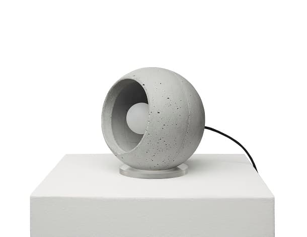 URBI et ORBI
SUPERFLY T
Adjustable concrete table lamp