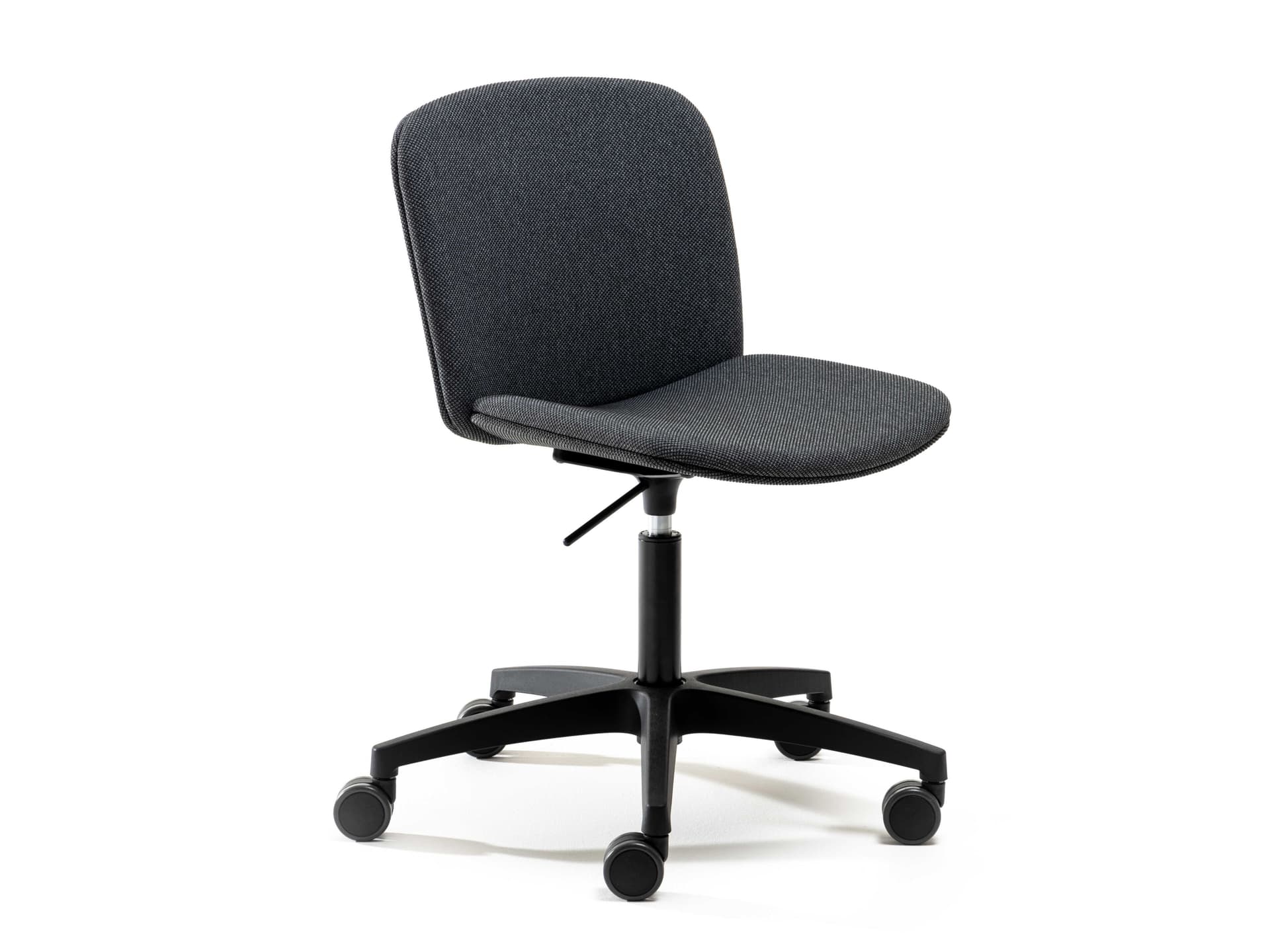 VAGHI
LIBERA SOFT
Height-adjustable fabric chair with castors
