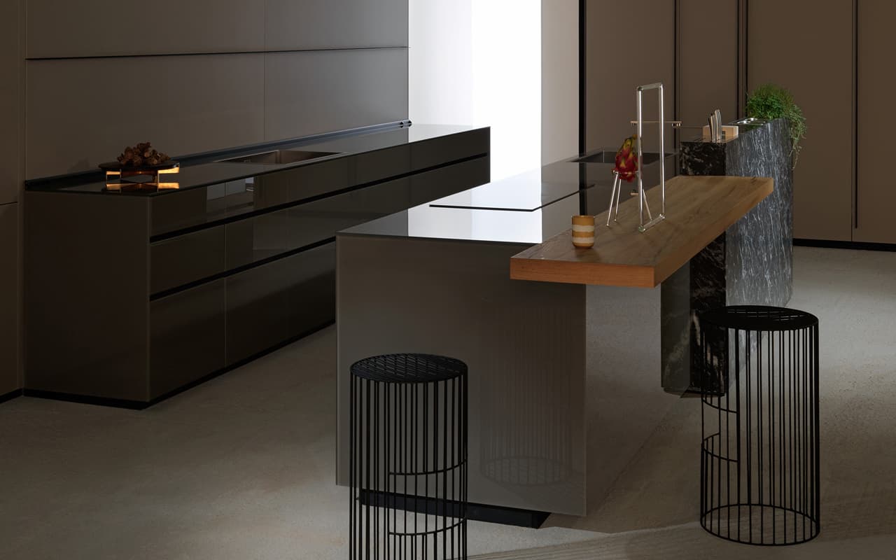 Valcucine
ARTEMATICA VITRUM GLOSSY EARTH-BROWN
Glass fitted kitchen