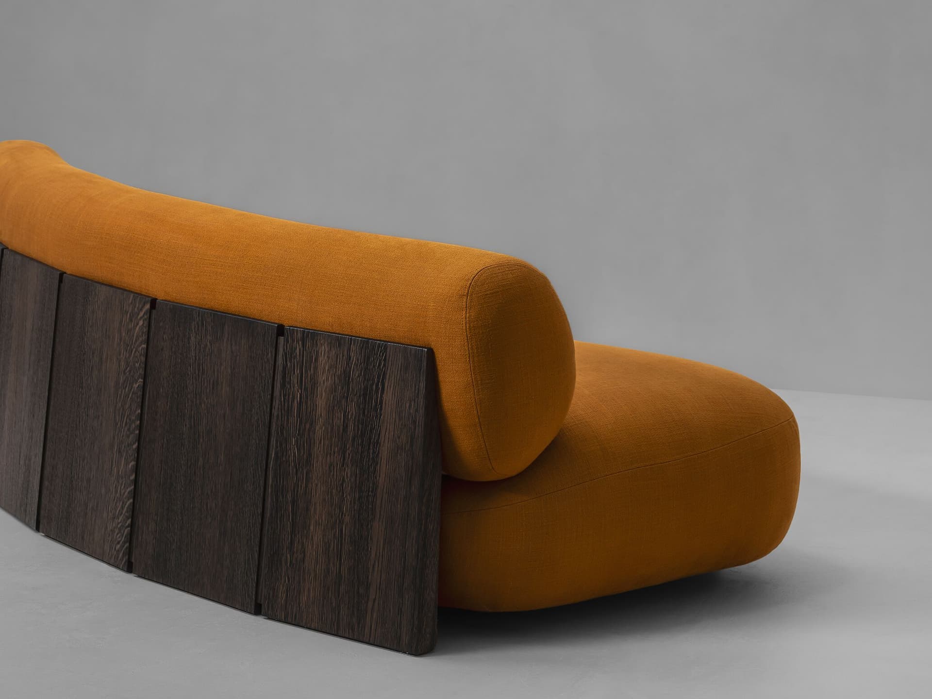Van Rossum
FORT
4 seater fabric sofa