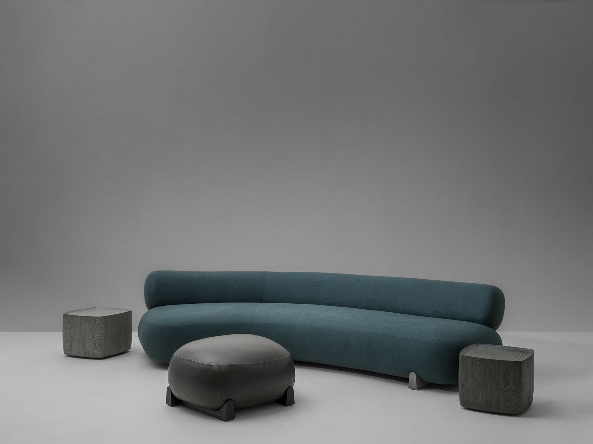 Van Rossum
FORT
Curved 4 seater fabric sofa