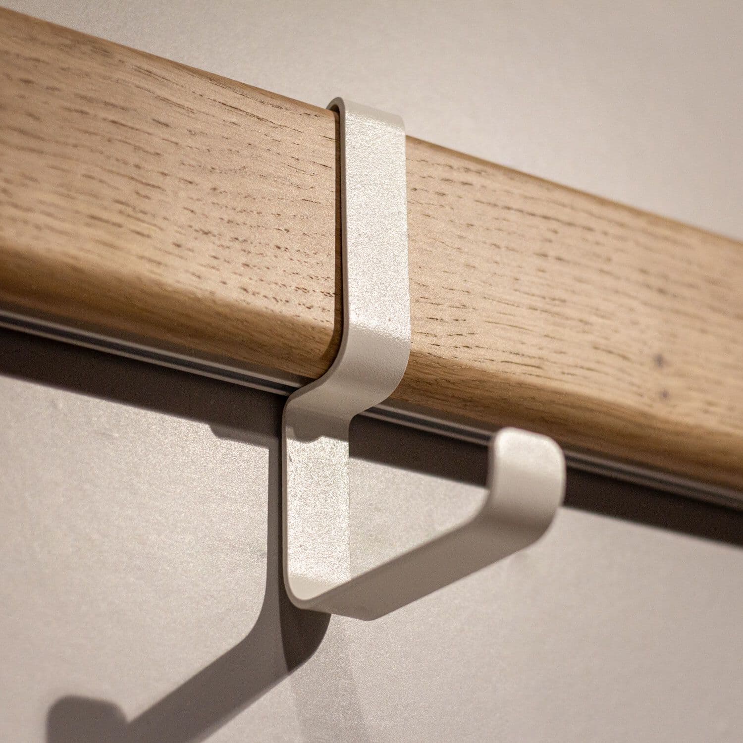 Variand Furniture
E04
Wall-mounted wooden coat rack