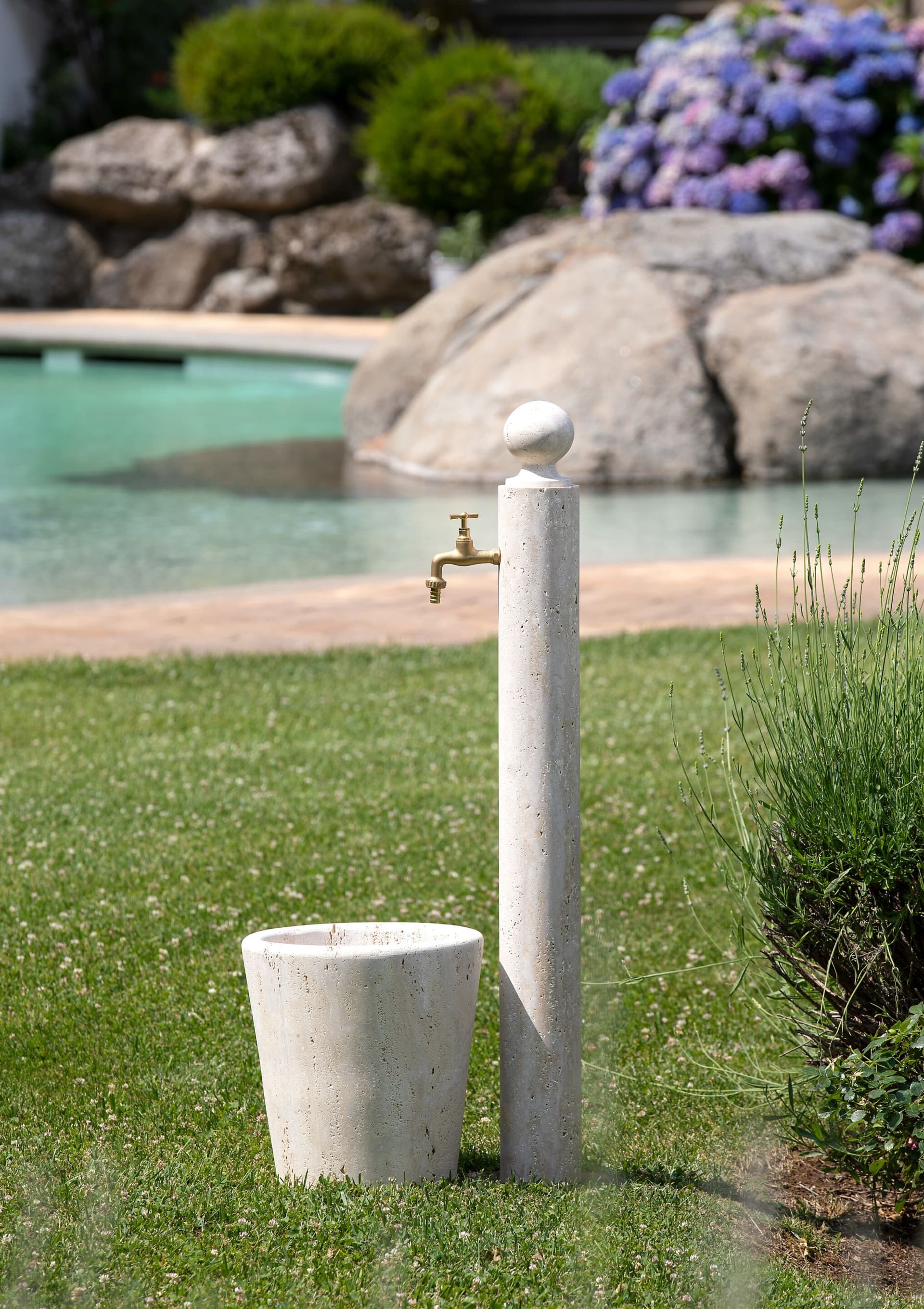 VELTHA®
NASCOR
Travertine Garden fountain