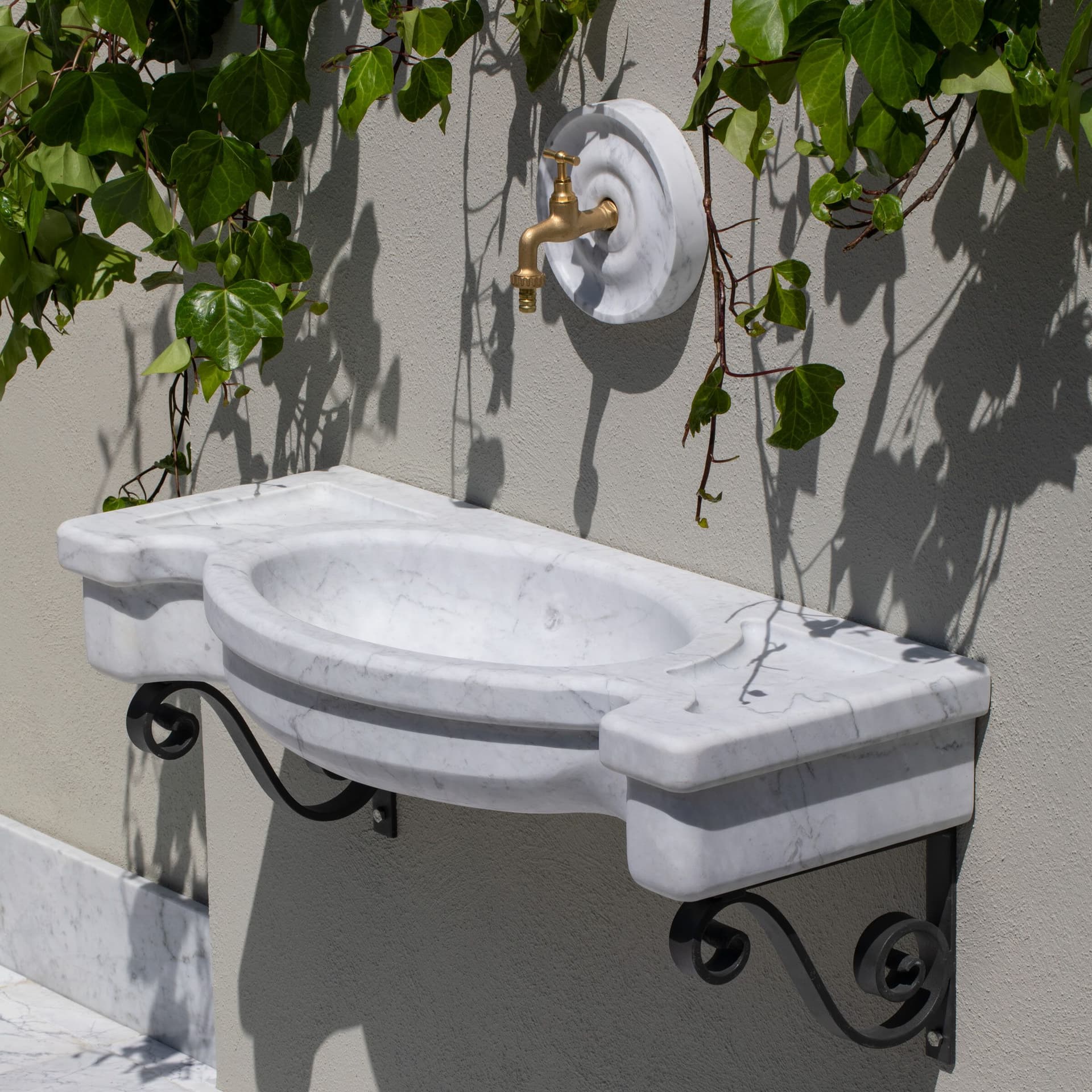 VELTHA®
SETHRA
Carrara marble Garden fountain