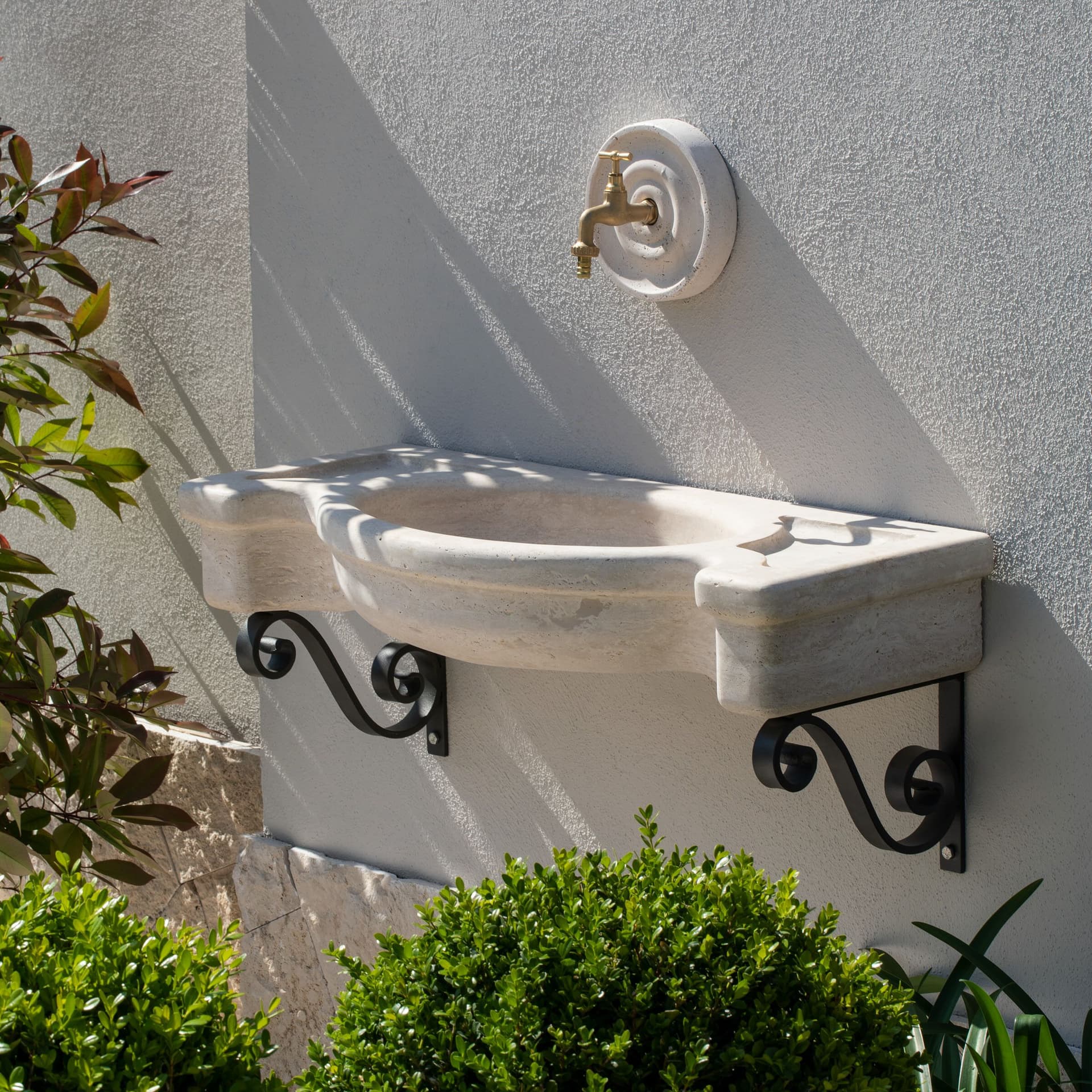 VELTHA®
SETHRA
Travertine Garden fountain