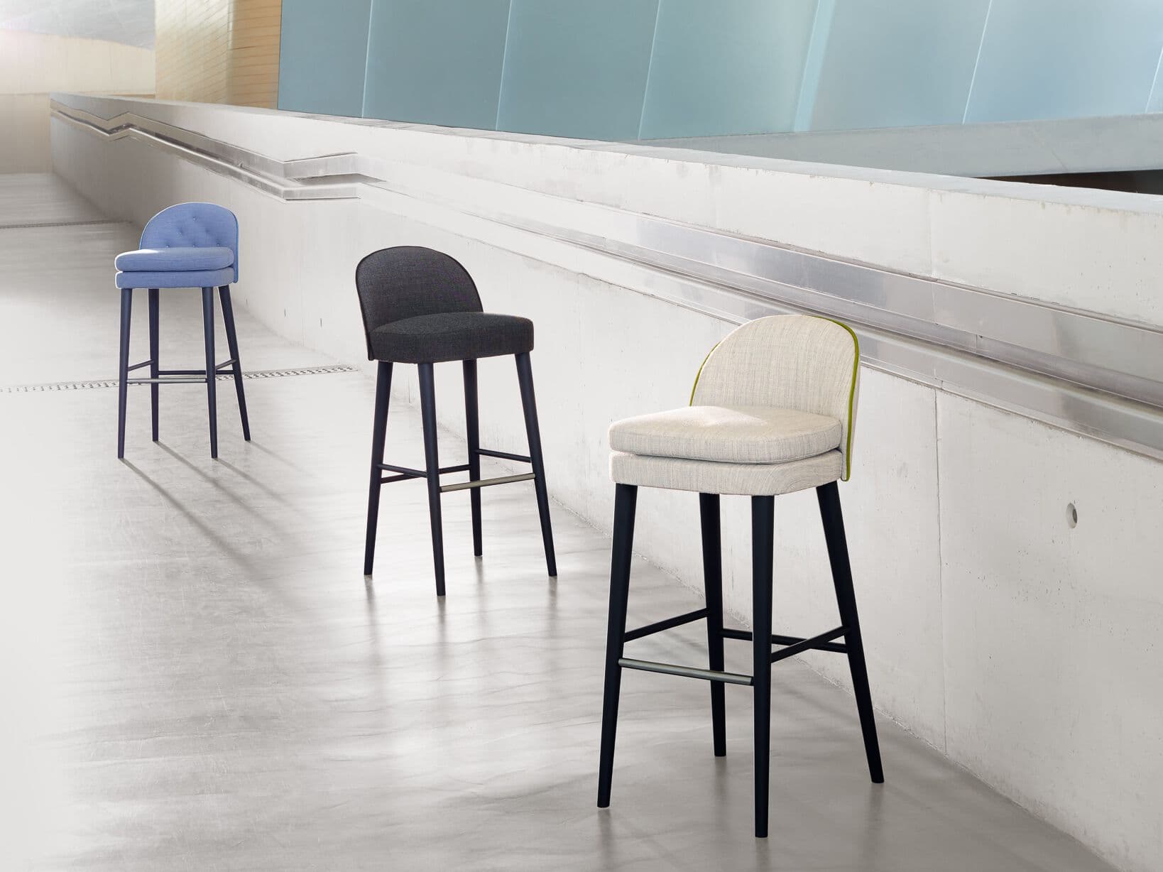 Very Wood
CARMEN 06
High stool with footrest