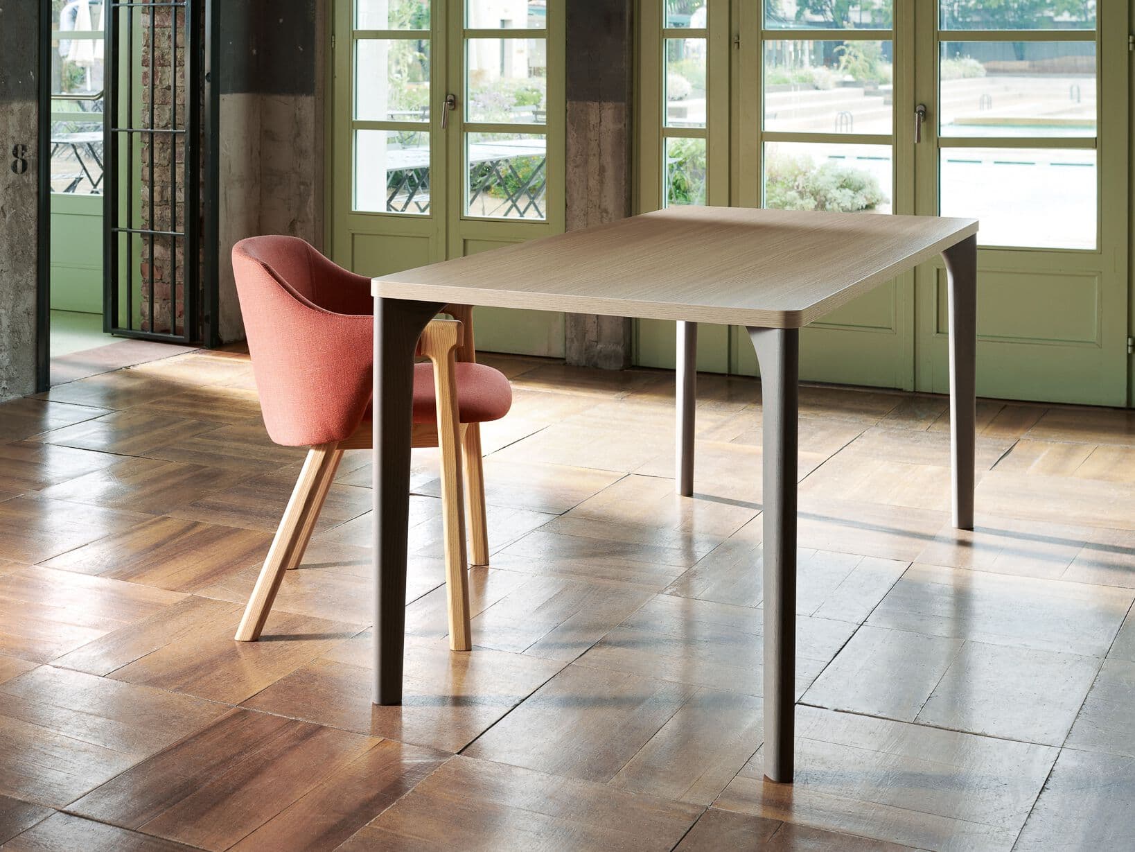 Very Wood
SIMPLE
Rectangular wooden table